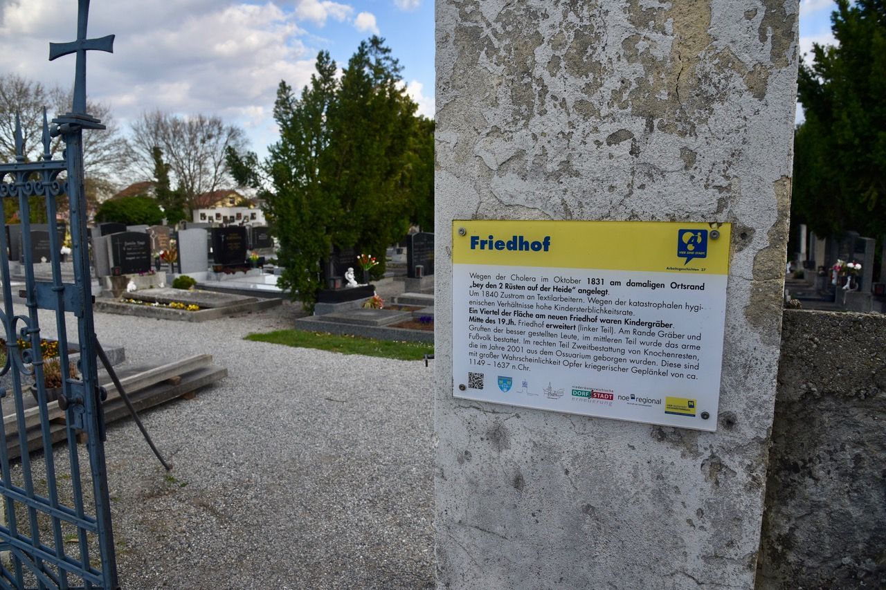 Auch am Friedhof in Weigelsdorf wurden zuletzt Gräber geöffnet.