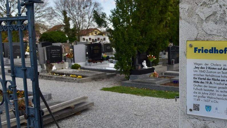 Auch am Friedhof in Weigelsdorf wurden zuletzt Gräber geöffnet.