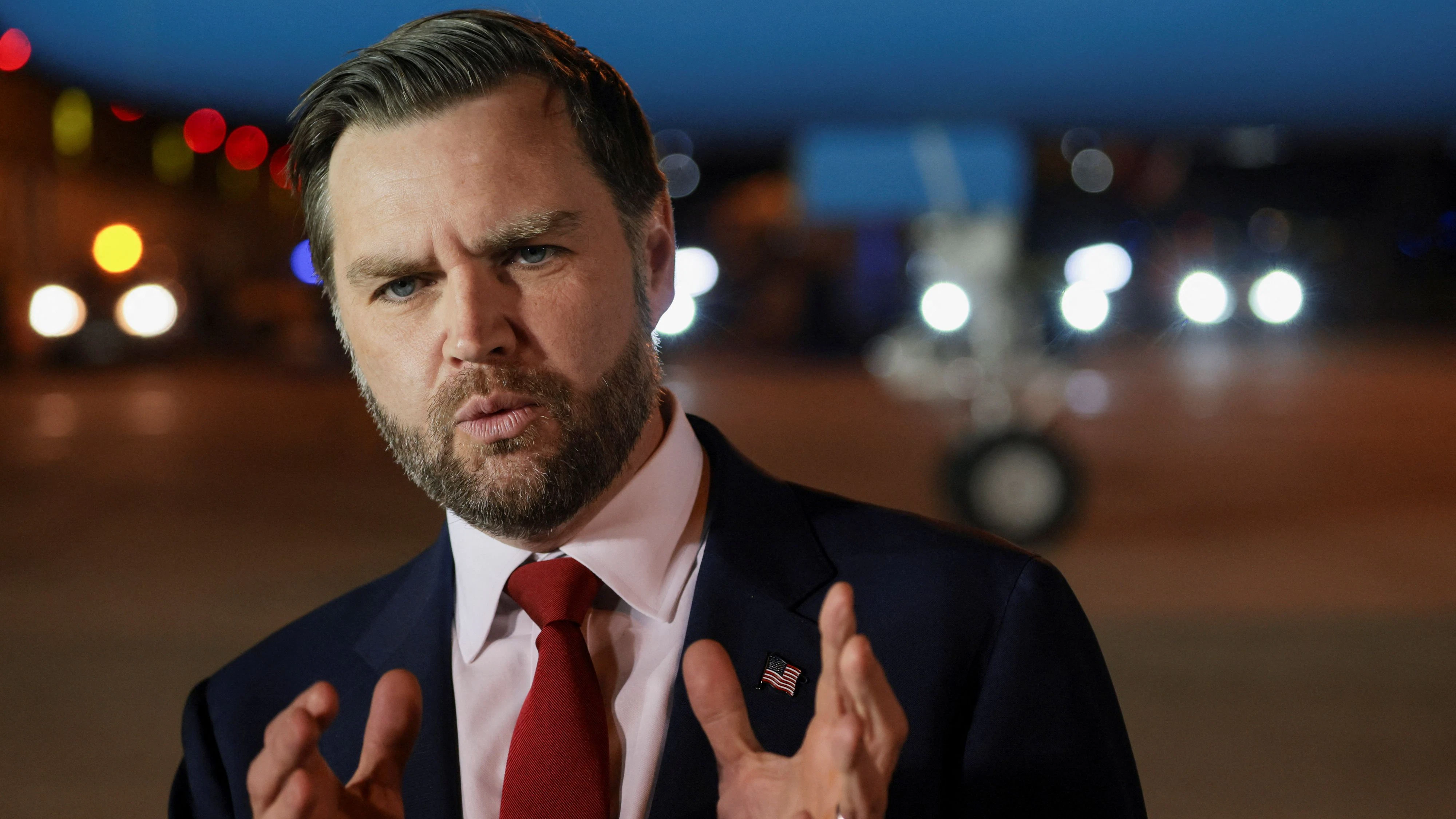 JD Vance reist zu Friedensgespräche mit den Iran nach Pakistan. 