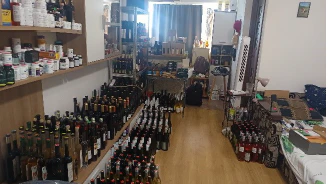 Mehr als 1.300 Betrugsfälle sind in Wien aufgeklärt worden. Eine mutmaßliche Tätergruppe soll Waren bestellt, nicht bezahlt und ins Ausland weiterverkauft haben.