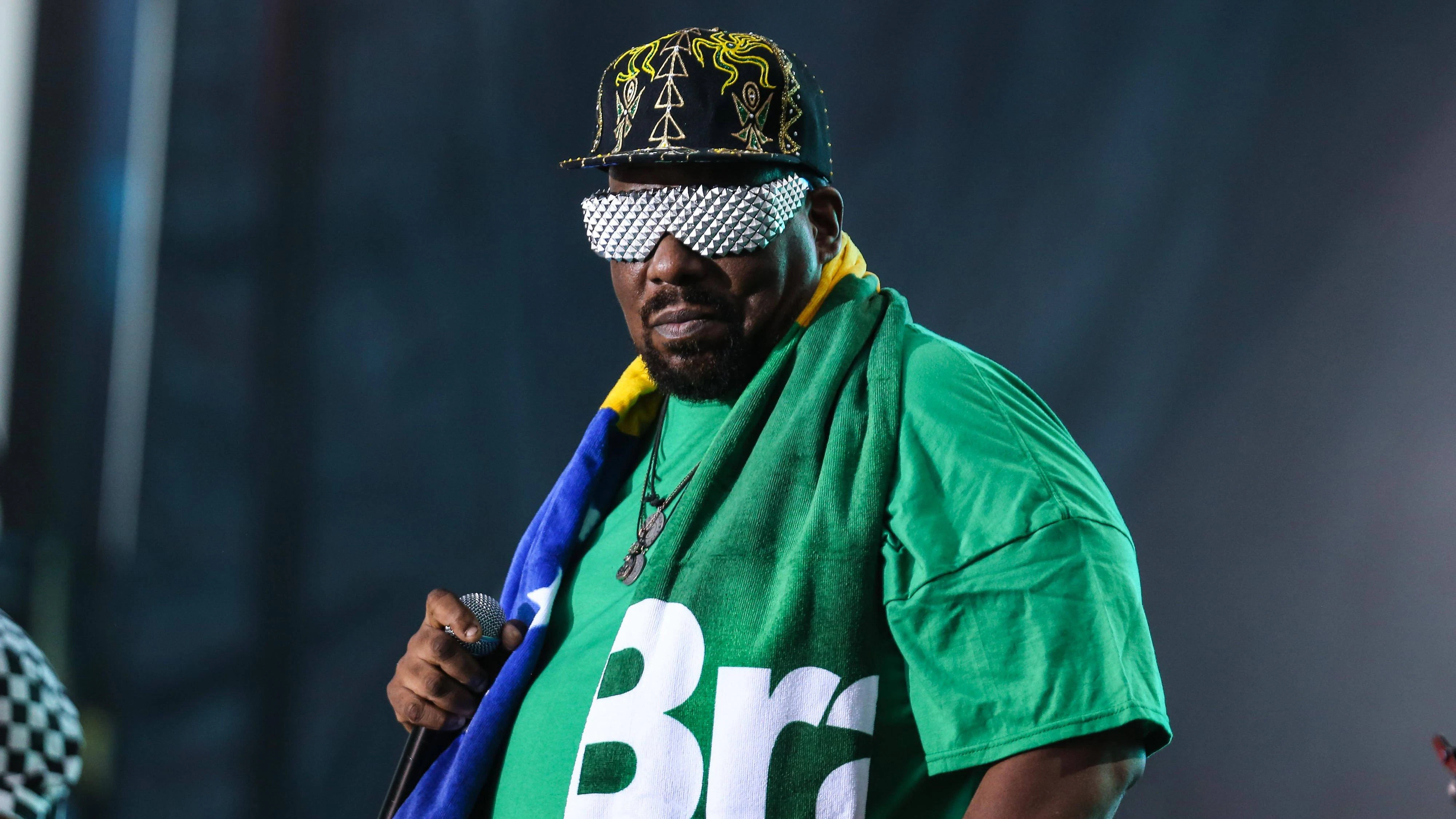 Afrika Bambaataa, ein Pionier des Hip-Hop, starb in den frühen Morgenstunden des 9. April im Alter von 67 Jahren an den Folgen einer Krebserkrankung.
