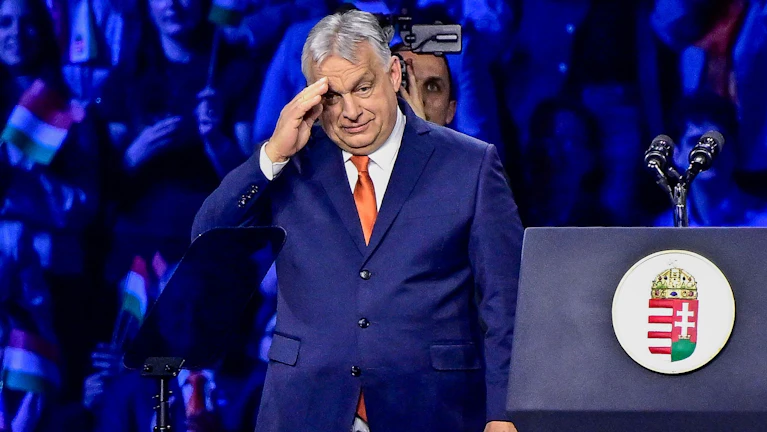 Zuletzt flog sogar US-Vizepräsident JD Vance als Unterstützer ein. Am Sonntag wählt Ungarn ein neues Parlament. Schafft es Viktor Orban, Verbündeter von Putin und Trump, doch noch einmal? Oder gelingt Peter Magyar der Wechsel? Die Fakten zur Wahl.