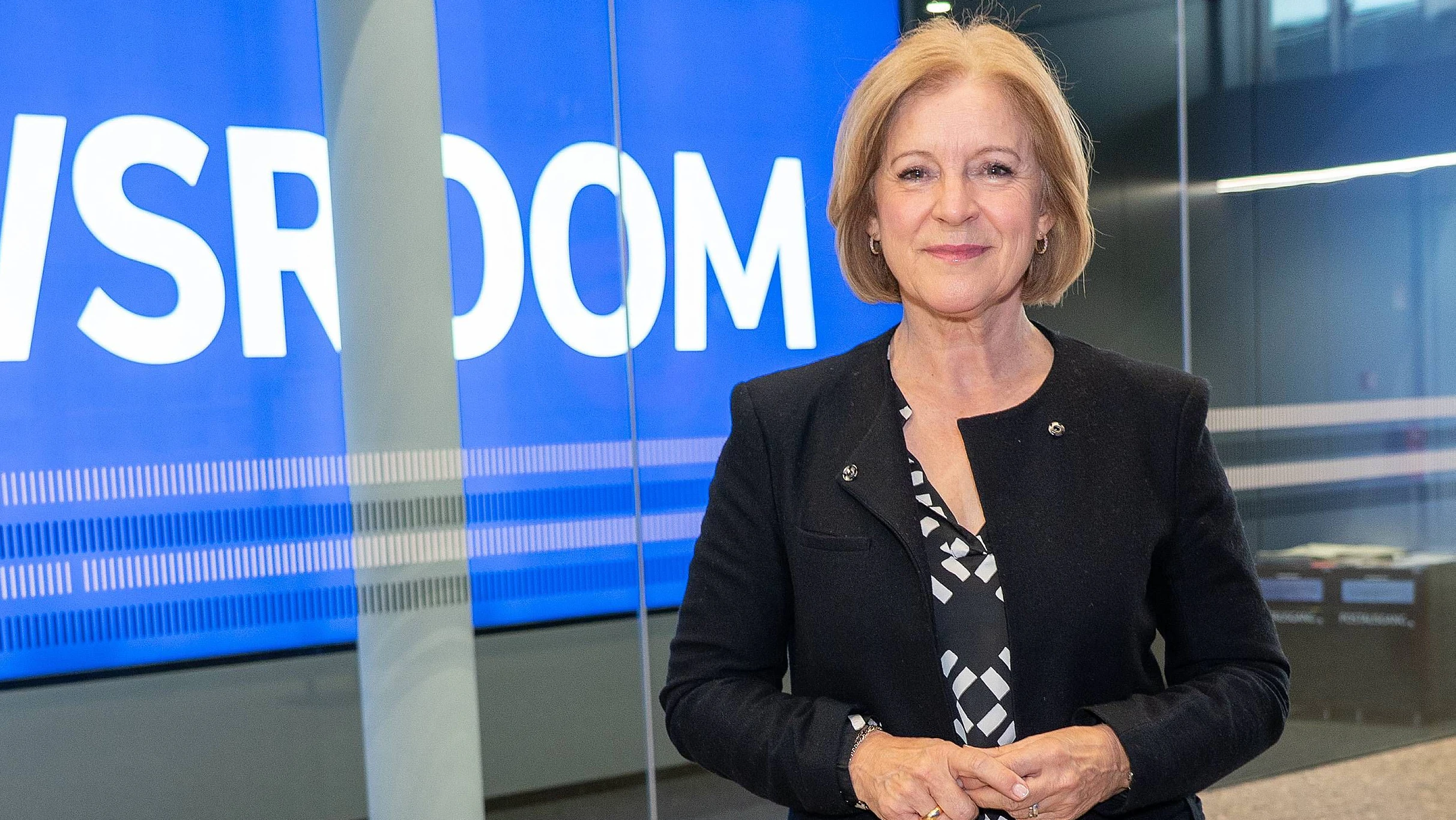 Gerda Rogers feiert 35-jähriges Jubiläum bei ORF Radiosender Ö3 Sternstunden, ö3-Studios im ORF Zentrum Küniglberg, Wien, 10.4.2026, -  Ingrid THURNHER, Generaldirektorin ORF, Portrait vor Newsroom - Events Prominente Promis Veranstaltung VIPs Society orf zentrum küniglberg studio studios sendung sternstunden sendezentrum nachrichtensender nachrichten news medien astrologie