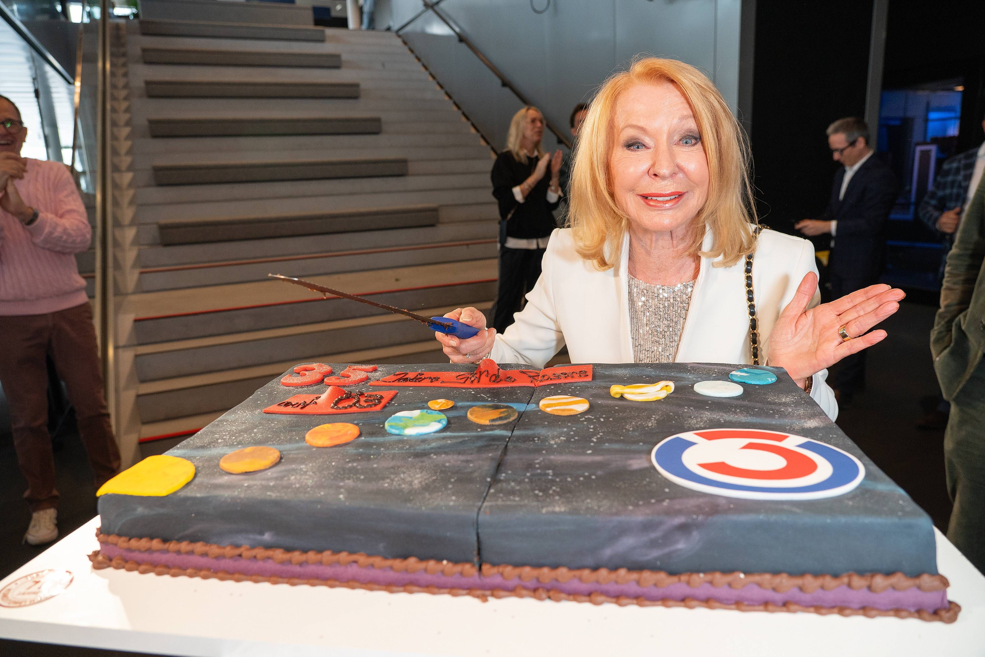 Starastrologin Gerda Rogers feiert 35 Jahre Ö3.
