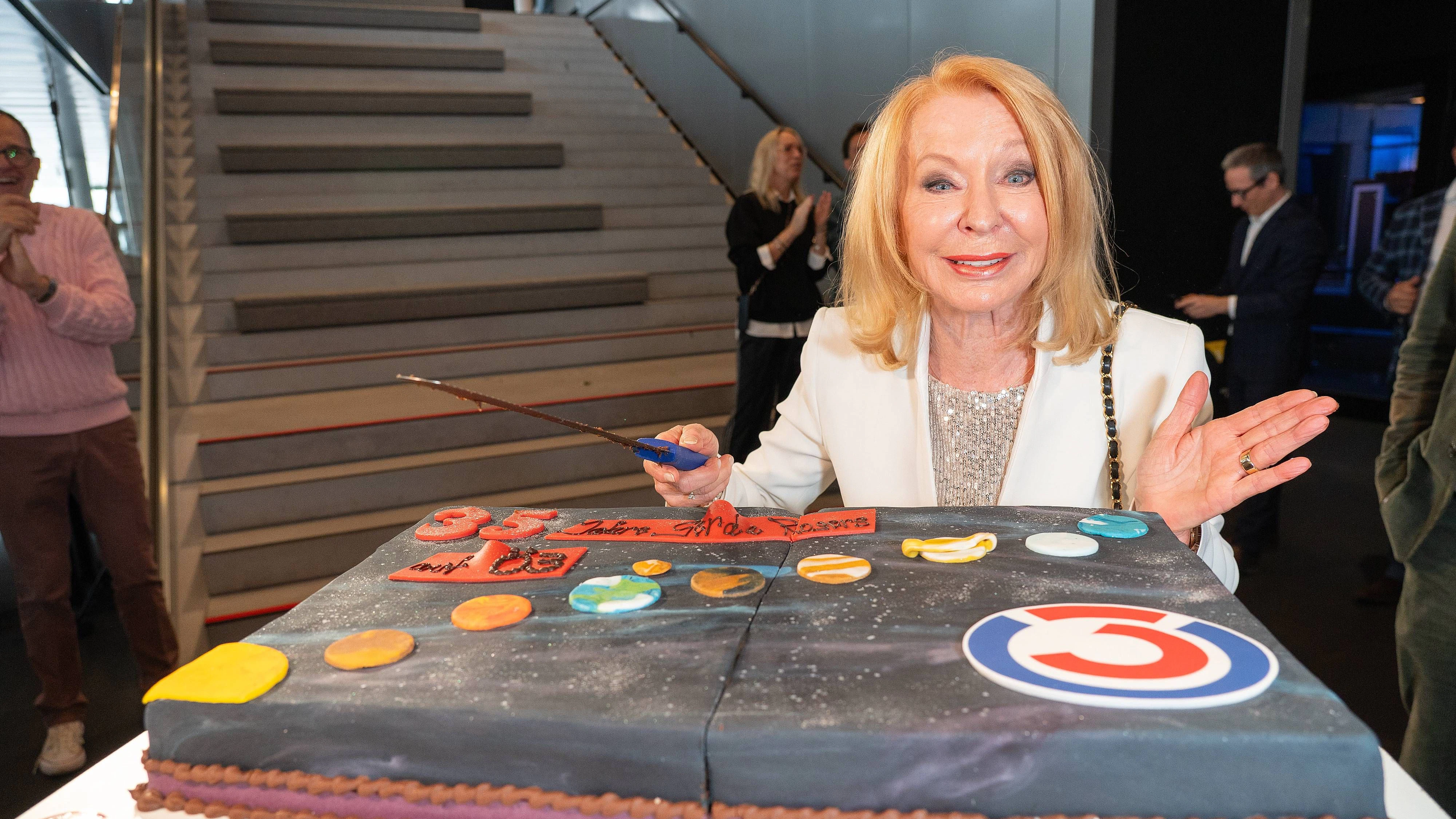 Gerda Rogers feiert 35-jähriges Jubiläum bei ORF Radiosender Ö3 Sternstunden, ö3-Studios im ORF Zentrum Küniglberg, Wien, 10.4.2026, -  Gerda ROGERS - Events Prominente Promis Veranstaltung VIPs Society orf zentrum küniglberg studio studios sendung sternstunden sendezentrum nachrichtensender nachrichten news medien astrologie