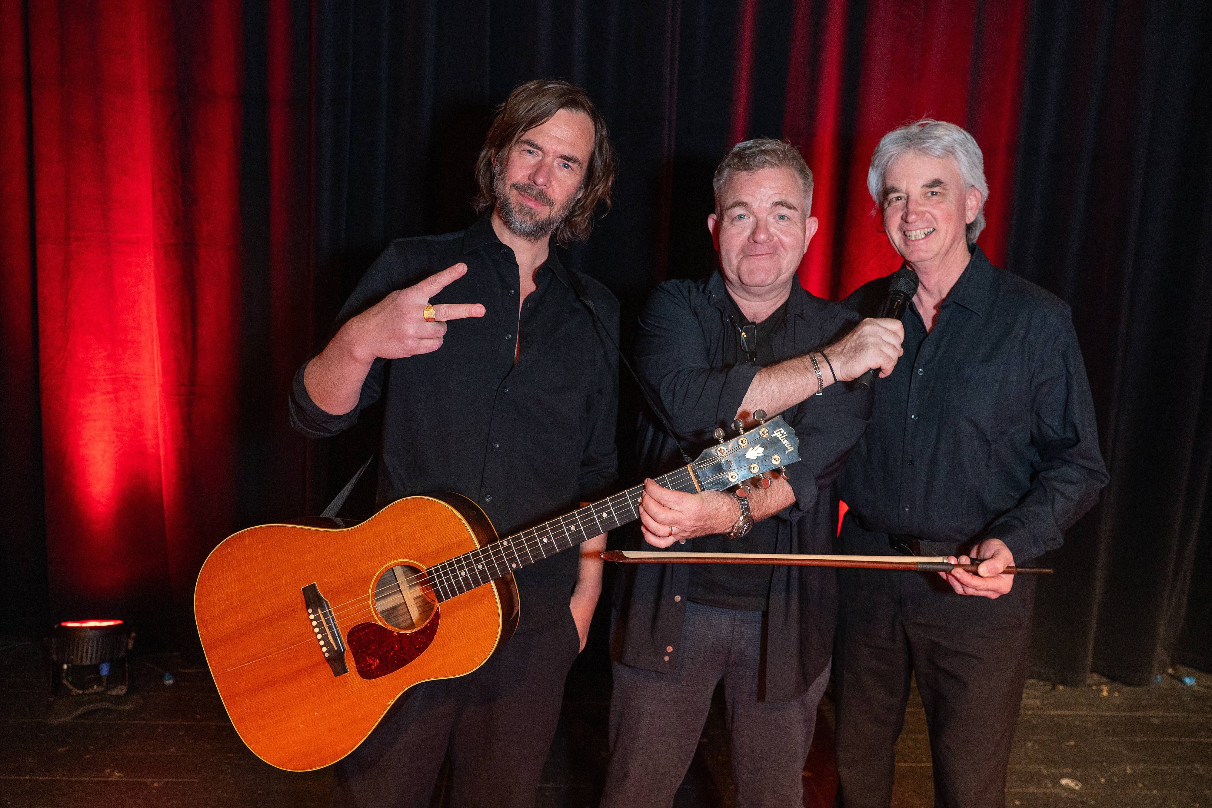 Fuzzmann (Herwig Zamernik), Cornelius Obonya und Stefan Gferrer ernteten Standing Ovations für ihre Darbietung.