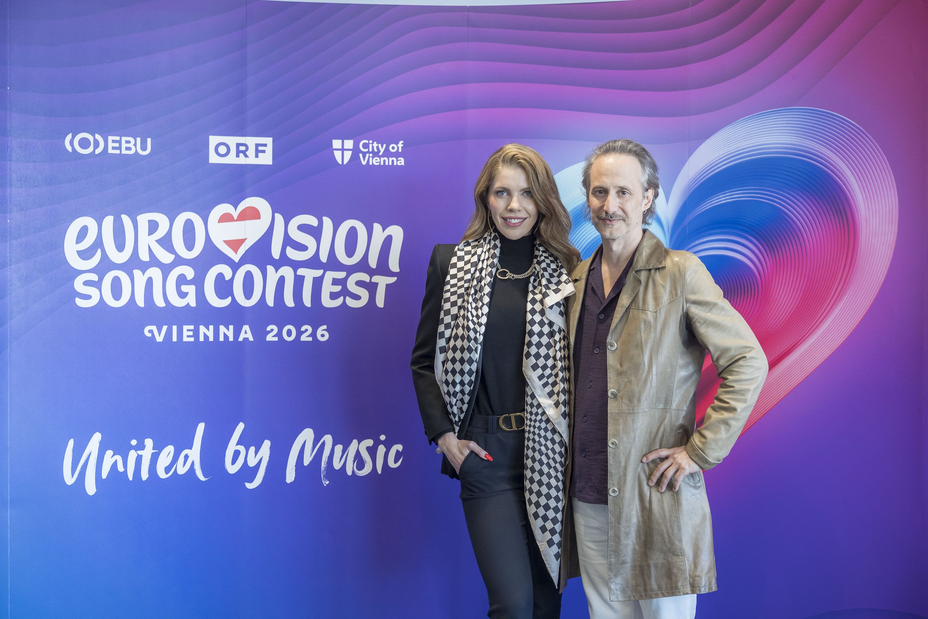 Die ESC-Moderatoren Victoria Swarovski und Michael Ostrowski sind voll der Vorfreude.