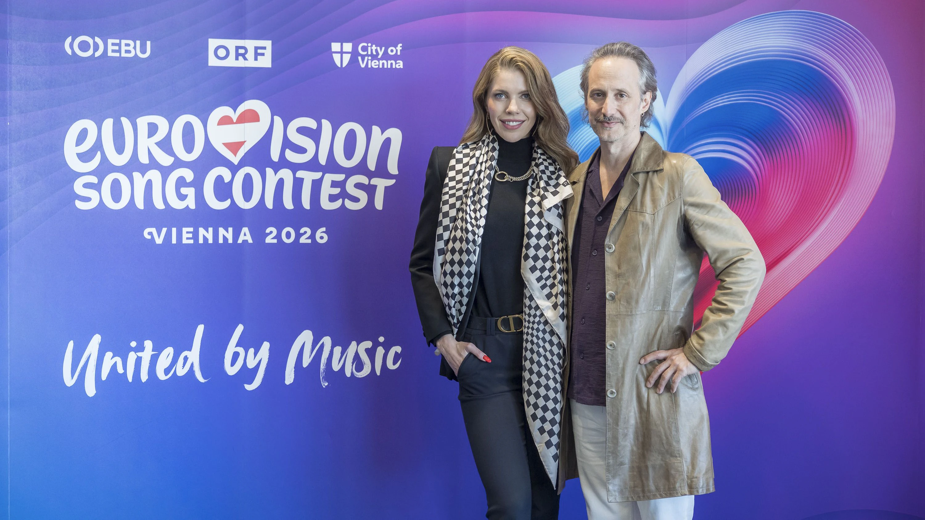 Die ESC-Moderatoren Victoria Swarovski und Michael Ostrowski sind voll der Vorfreude.