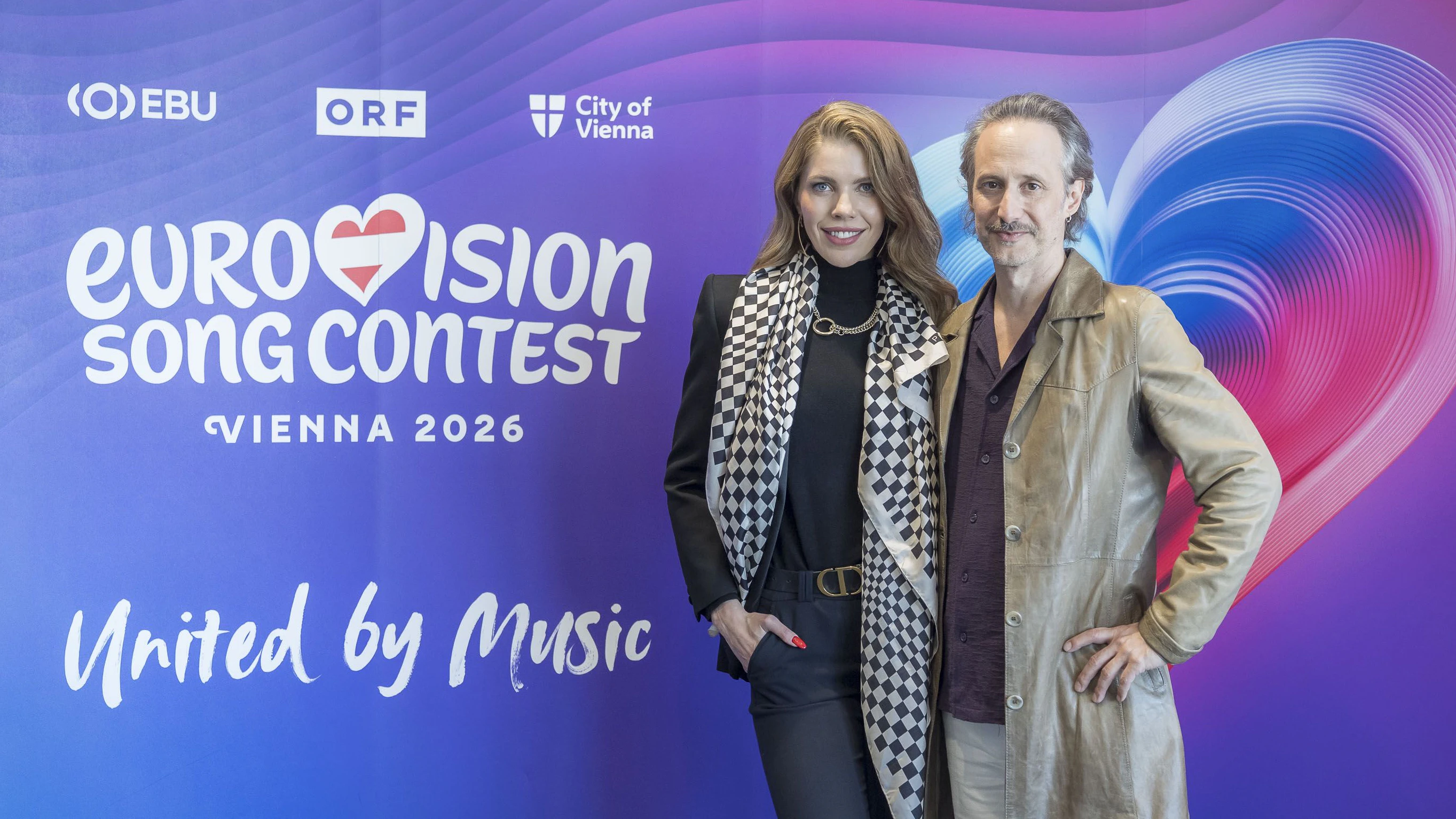 Die ESC-Moderatoren Victoria Swarovski und Michael Ostrowski sind voll der Vorfreude.