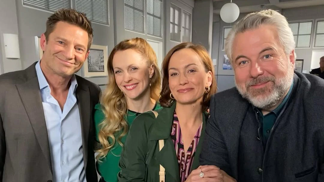 Natalie Alison (2. v. l.) mit ihren Co-Stars von "Die Rosenheim Cops".