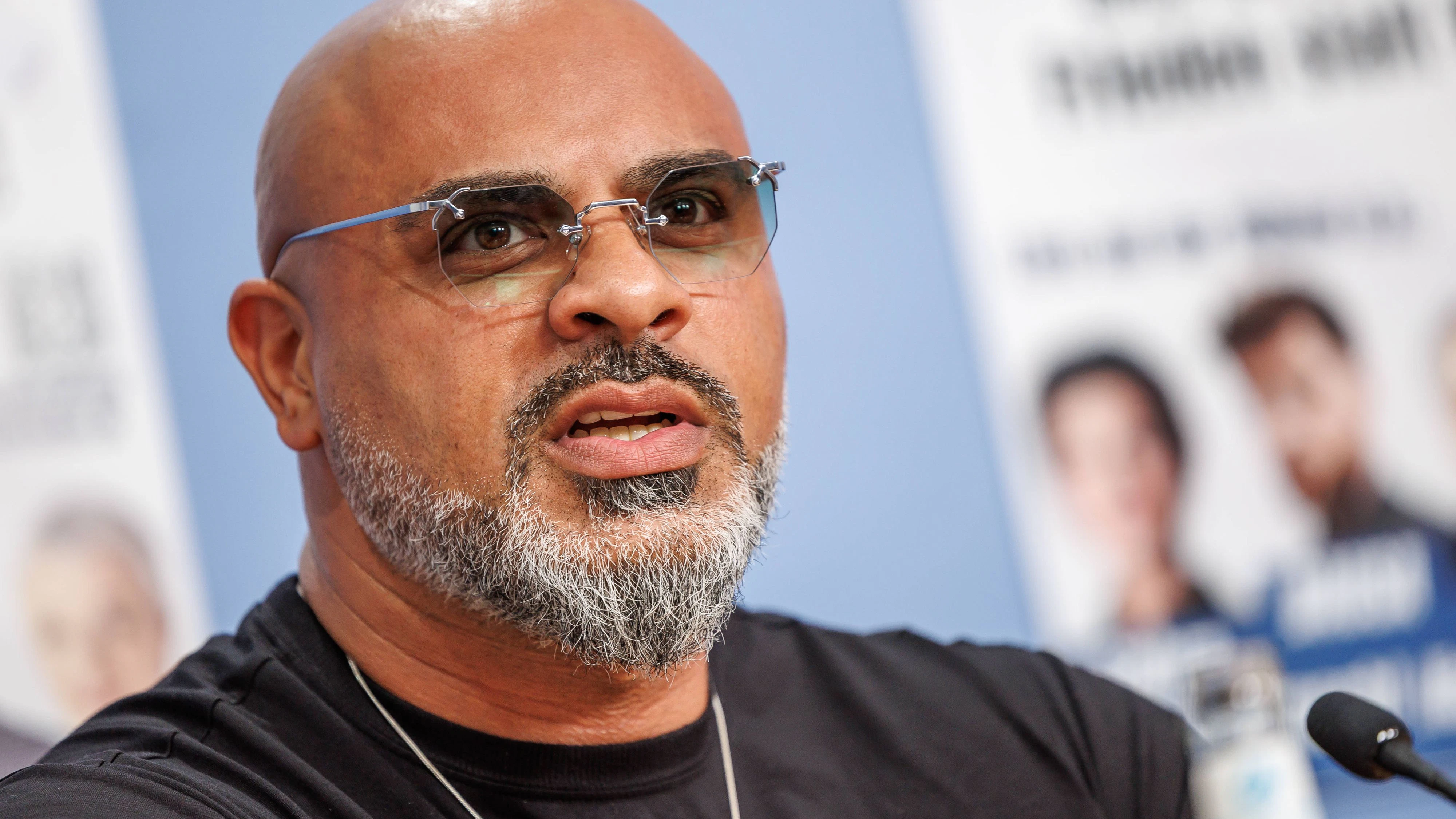 Heute.at - Wäre gestorben: Rapper Massiv überlebt Horror-Unfall