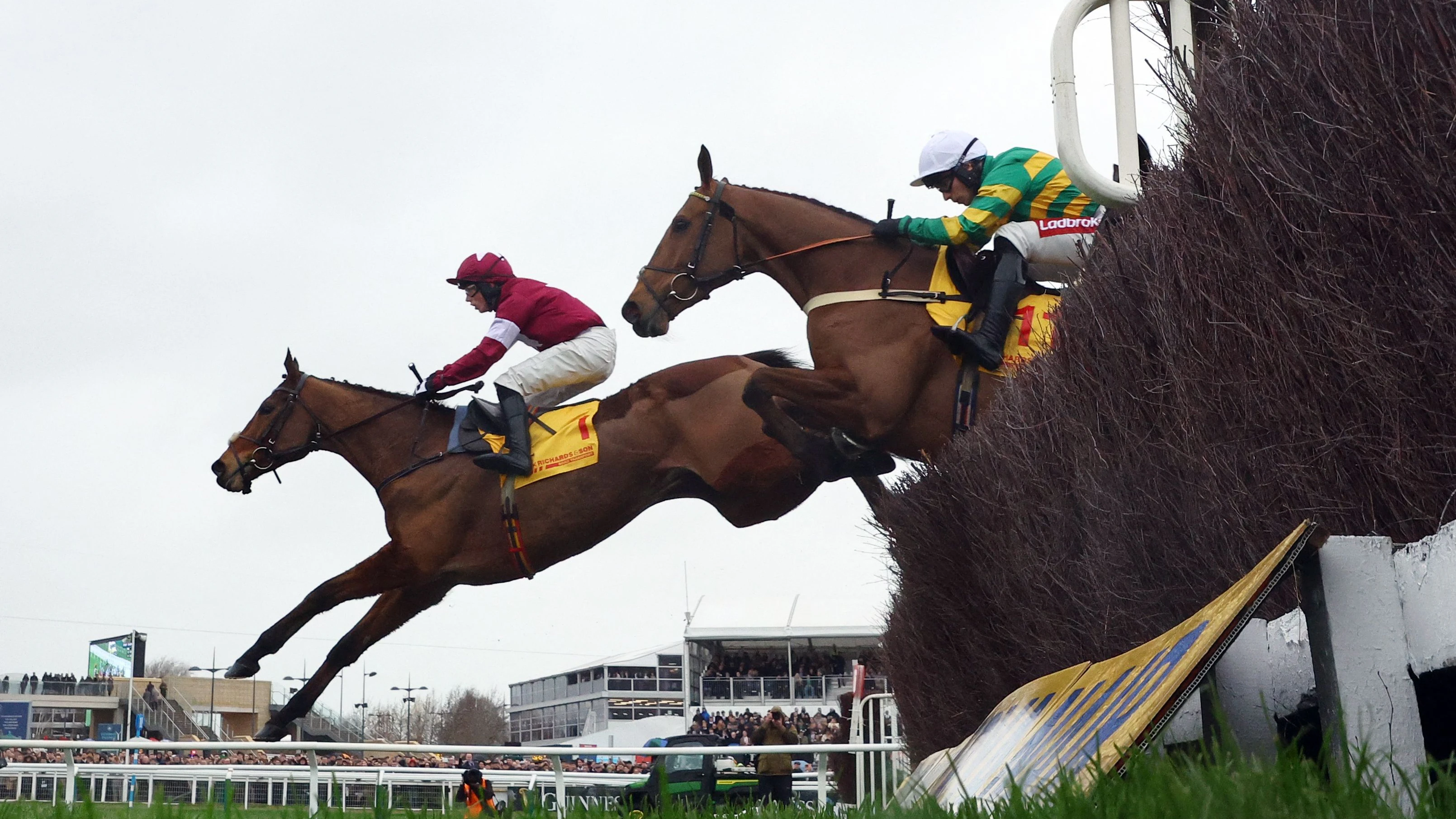 Horse Racing - Cheltenham Festival - Cheltenham Racecourse, Cheltenham, Britain - March 12, 2026 Wingmen ridden by Jack Kennedy and Gold Dancer ridden by Sean Cleary-Farrell in action during the 14:00 Jack Richards Novices' Limited Handicap Chase Action Images via Reuters/Andrew Boyers