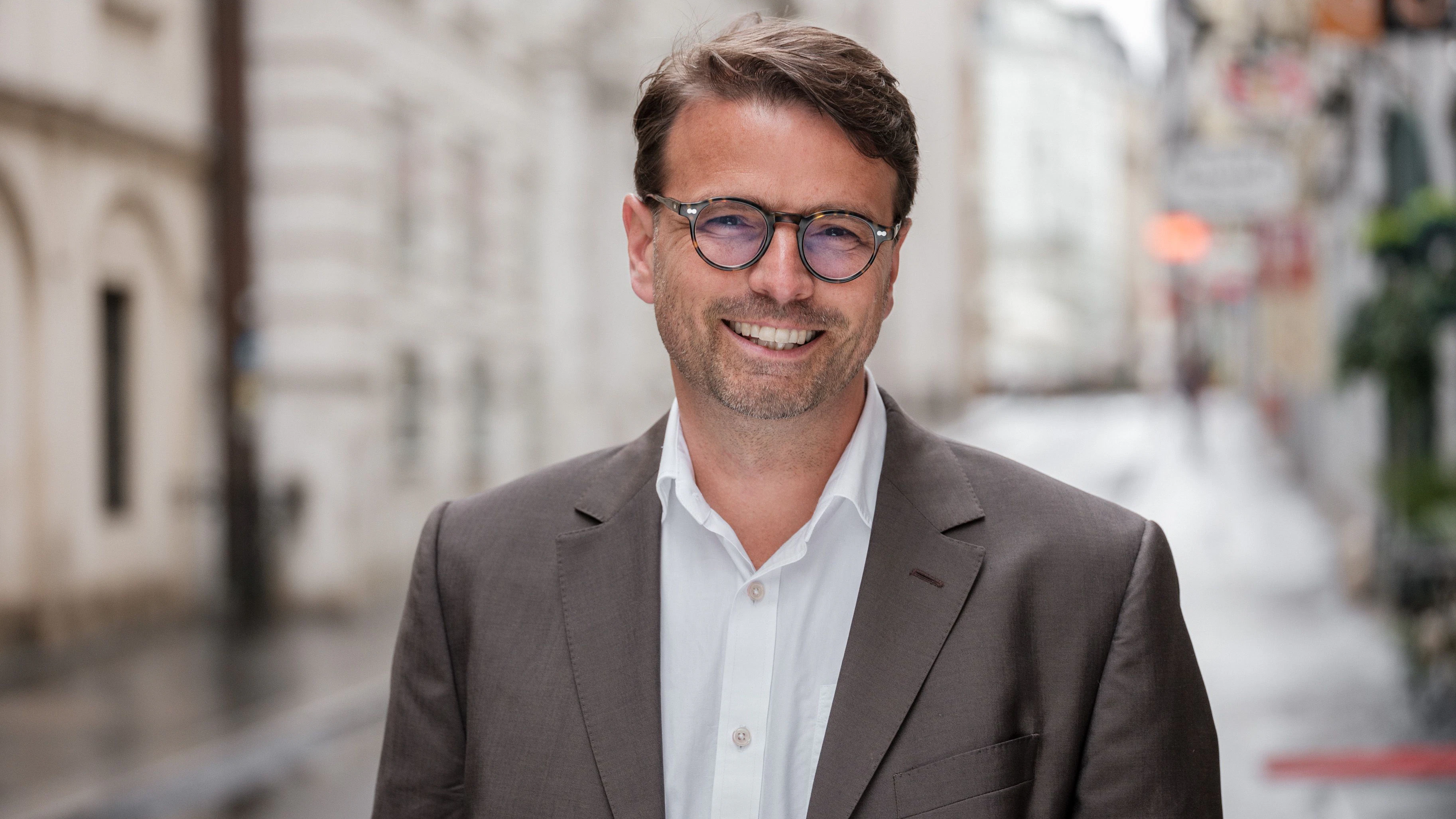 Raphael M. Bonelli ist Neurowissenschaftler und habilitierter Psychiater.