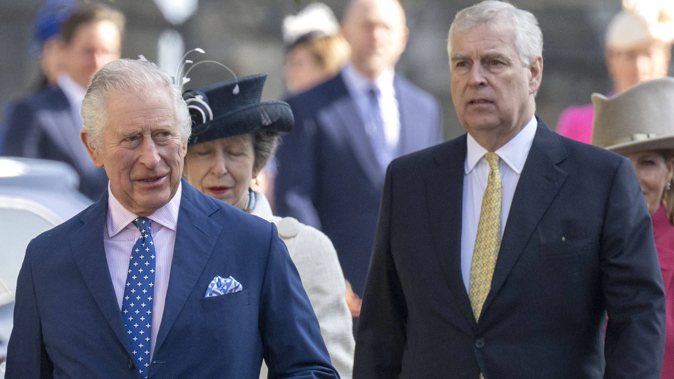 Heute.at - Andrew nervt Bruder Charles mit täglichen Anrufen