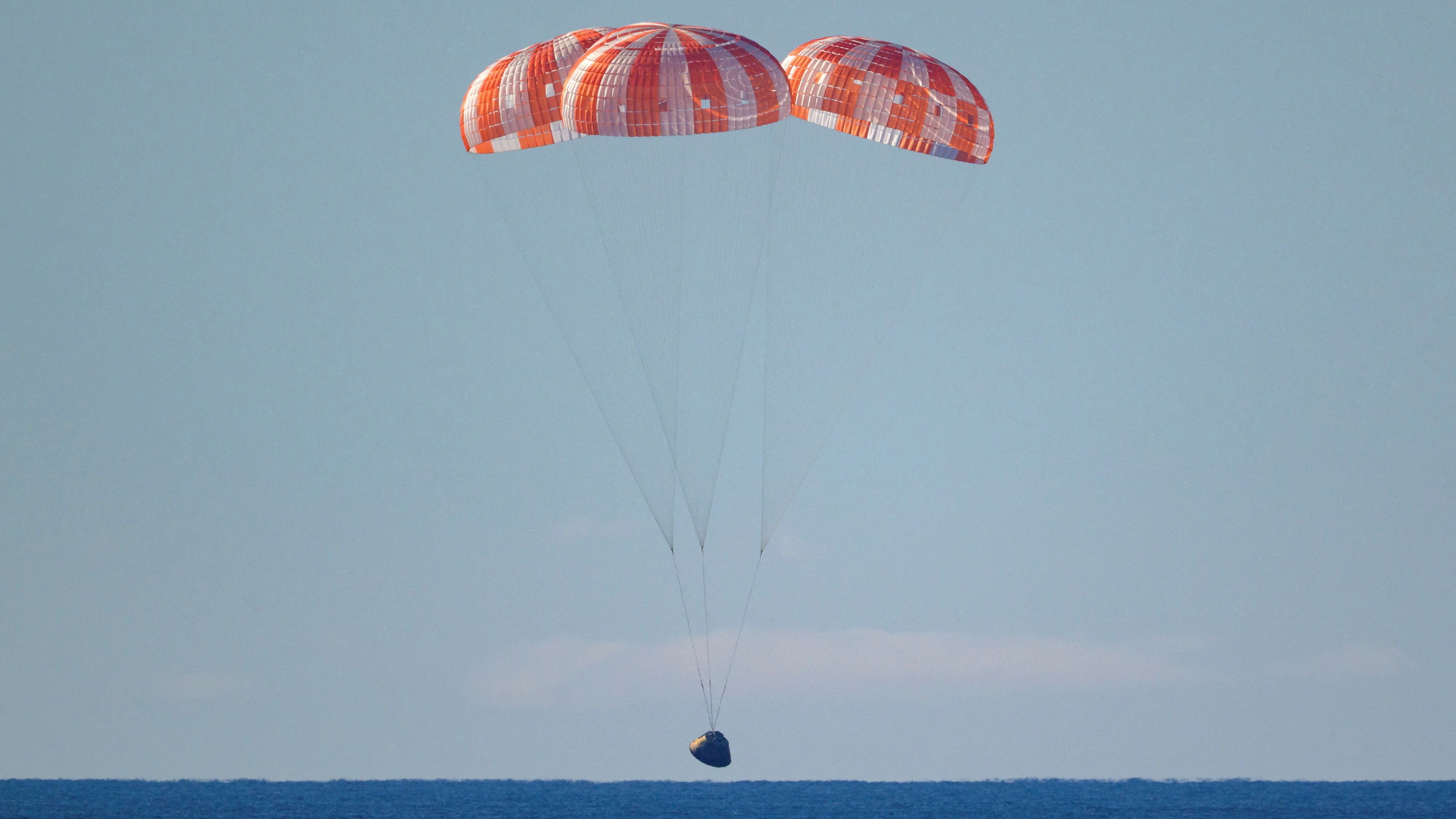Heute.at - Artemis-2-Crew nach historischer Mondmission zurück