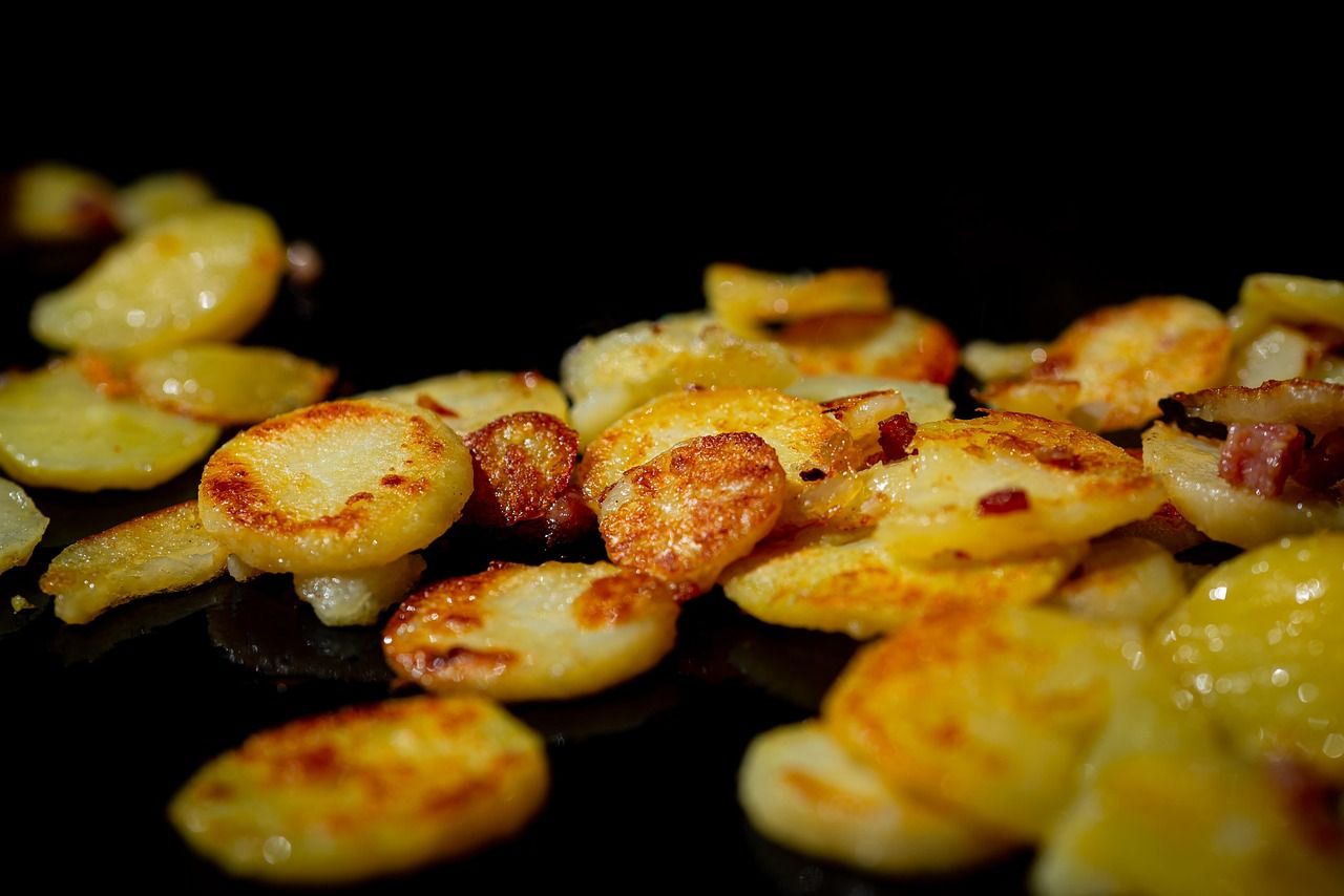 Knusprige Bratkartoffeln mit Speck und Zwiebeln