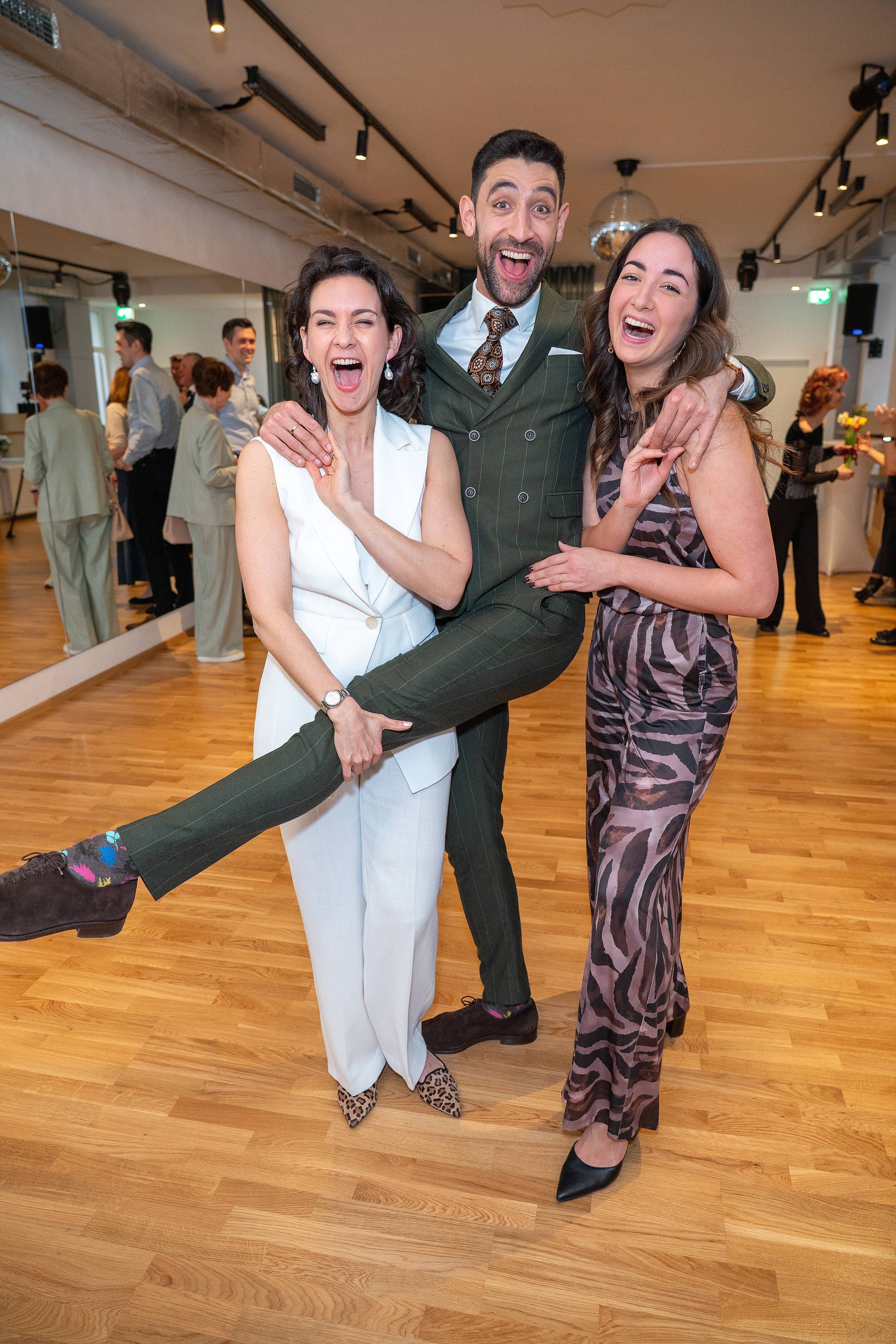 Dimitar Stefanin mit Freundin Suzanne (re.) und Alexandra Scheriau