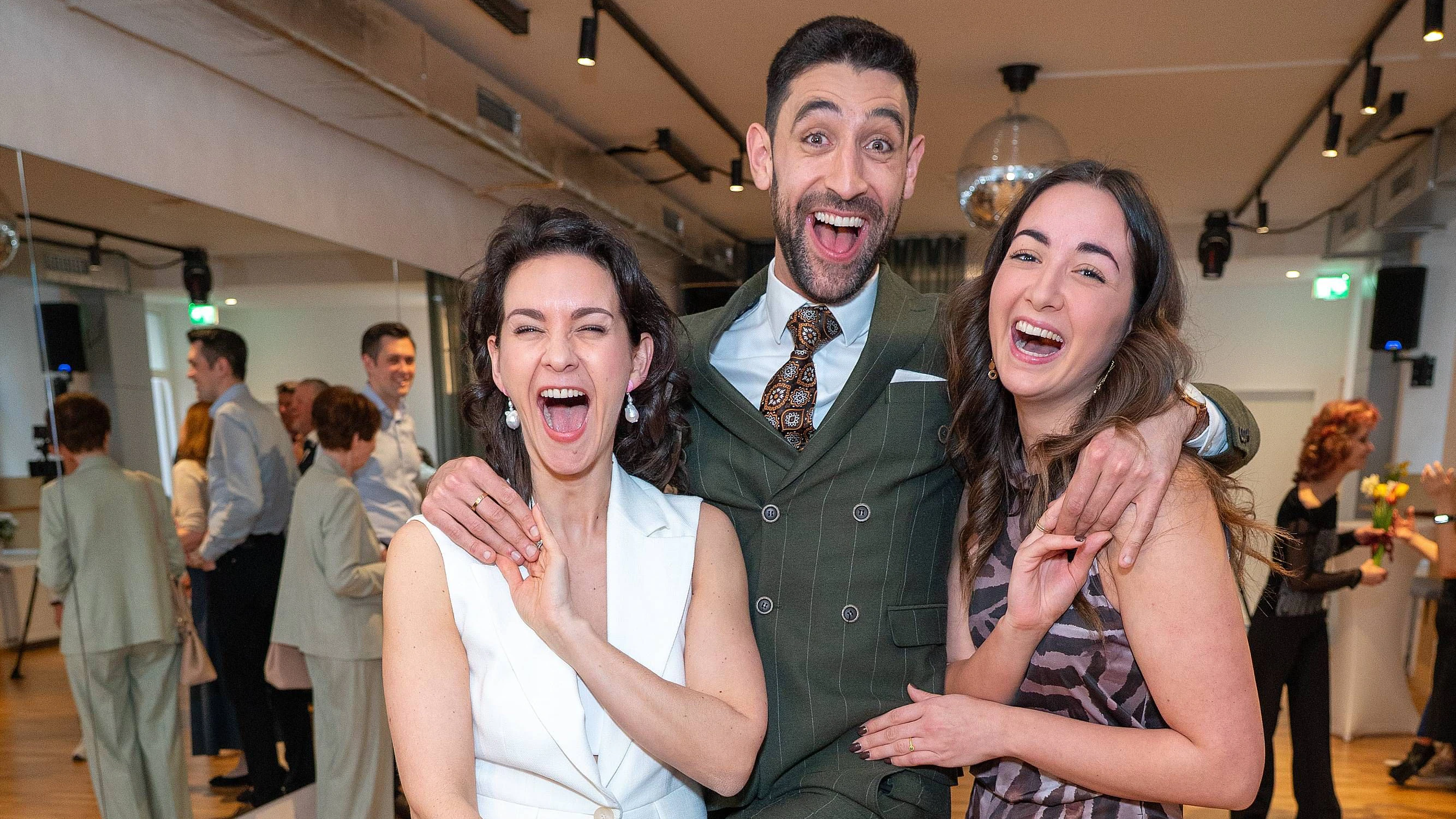 Dimitar Stefanin mit Freundin Suzanne (re.) und Alexandra Scheriau