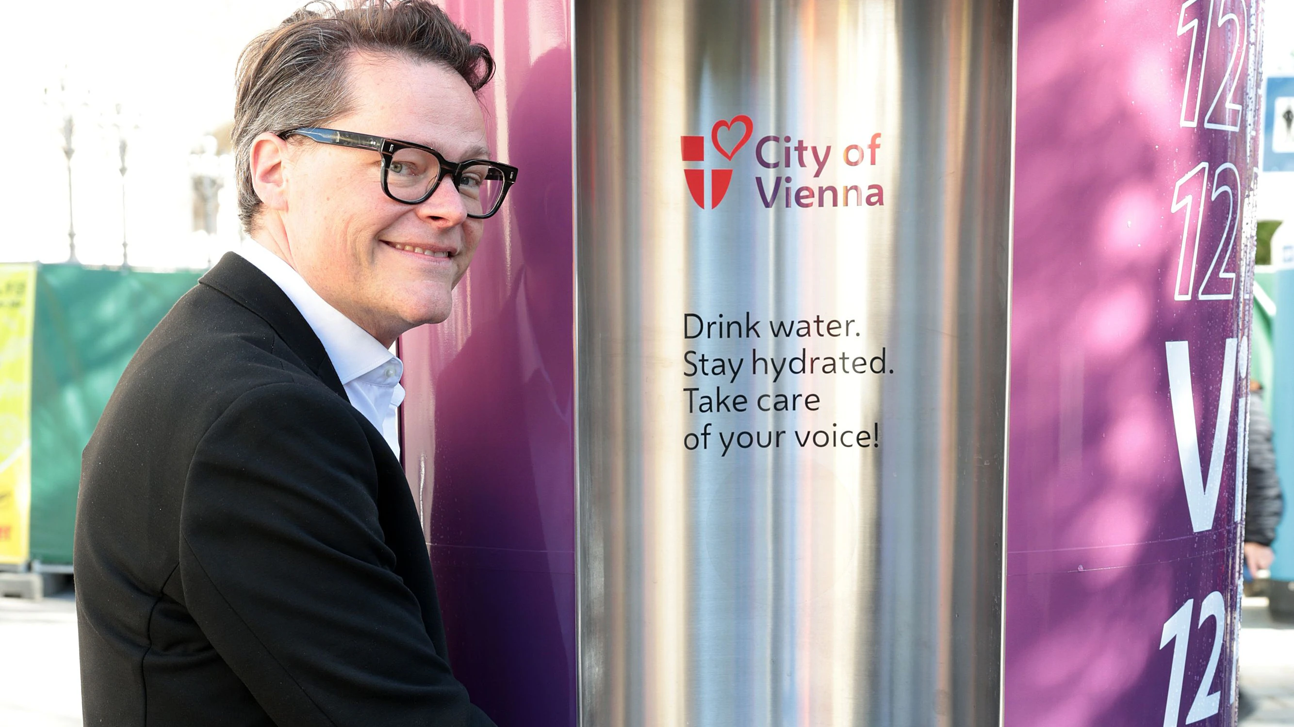 Termin mit Klimastadtrat Jürgen Czernohorszky und der "Brunnhilde" im ESC Branding.