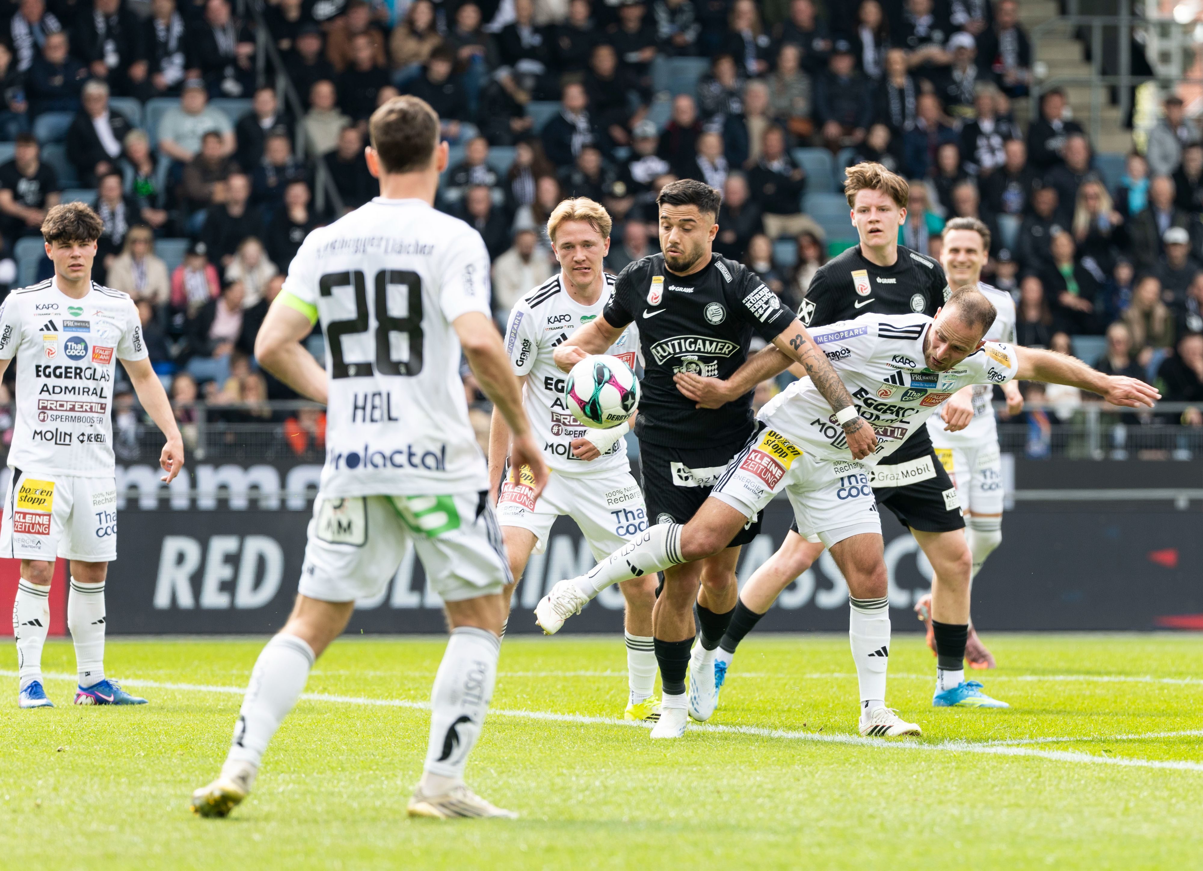 Ein zweikampfbetontes Spiel zwischen Sturm und hartberg. 