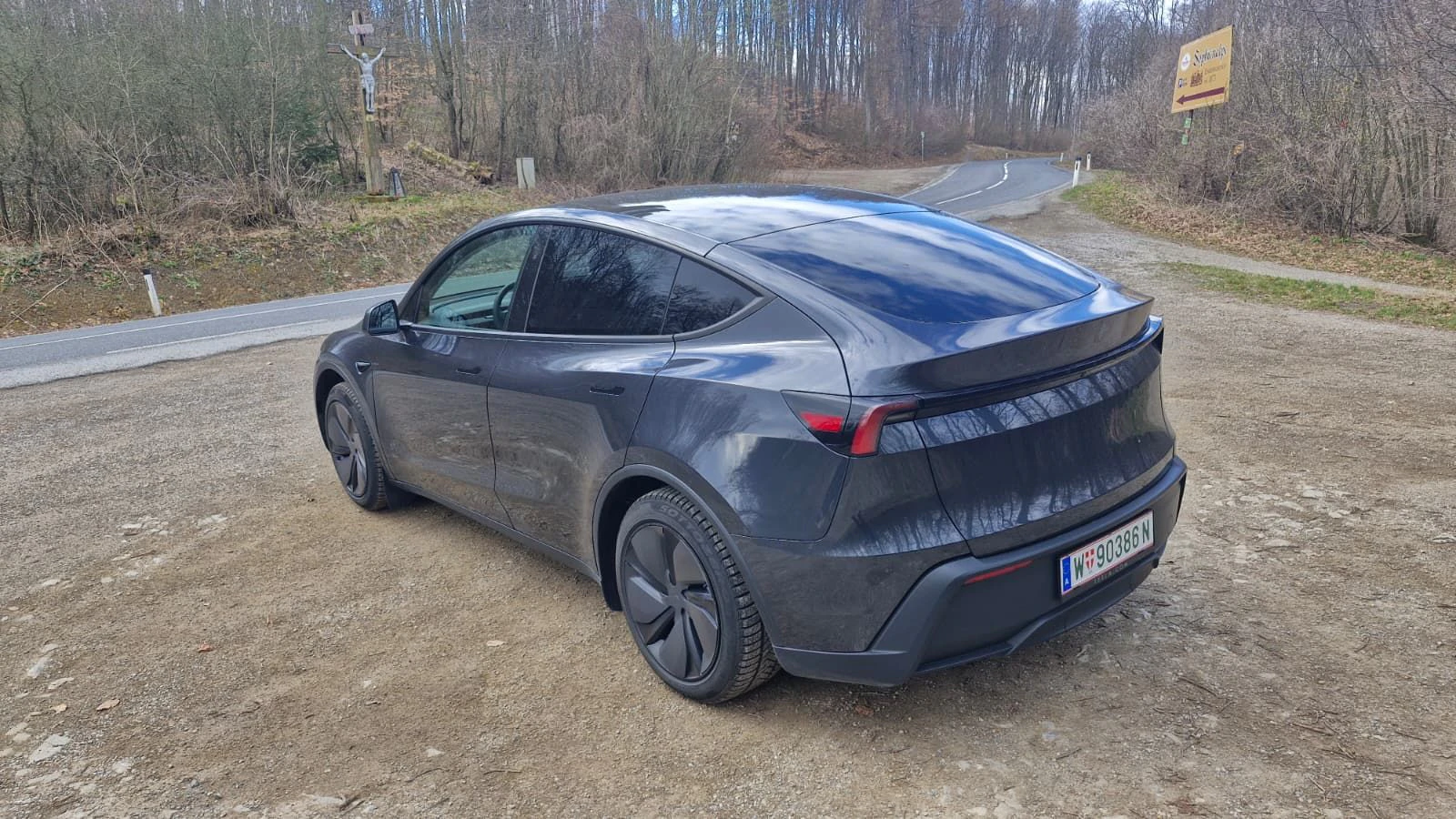 Günstiger geht's nicht: Der Tesla Model Y Standard kostet in der Basis 39.990 Euro. 