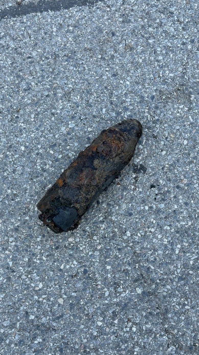 Ein Angler fischte diese Weltkriegs-Granate aus dem Donaukanal.