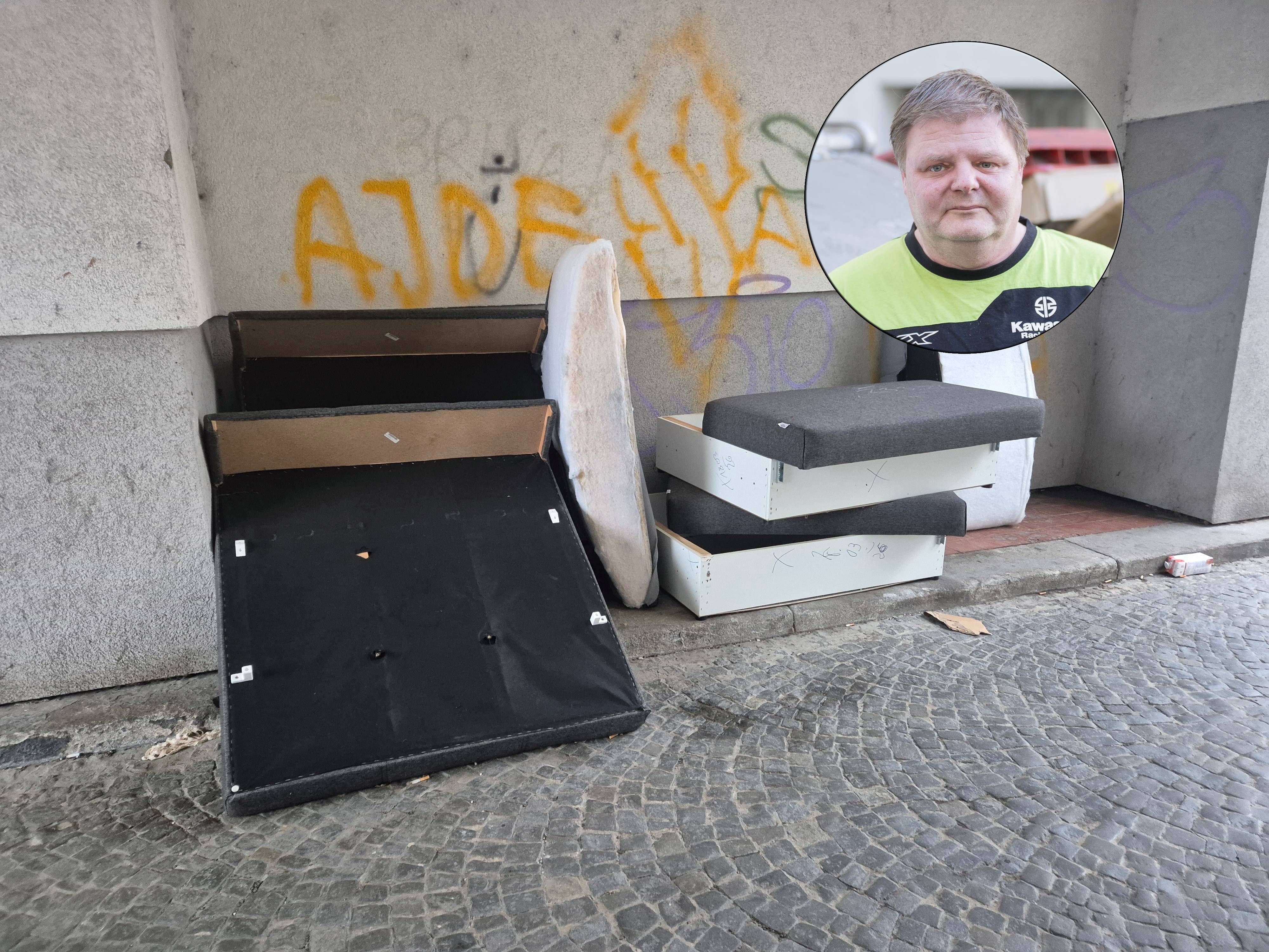 Alte Sitzgarnitur steht in Hof von Gemeindebau in Wien-Meidling herum: Walter H. (51) reicht es jetzt.