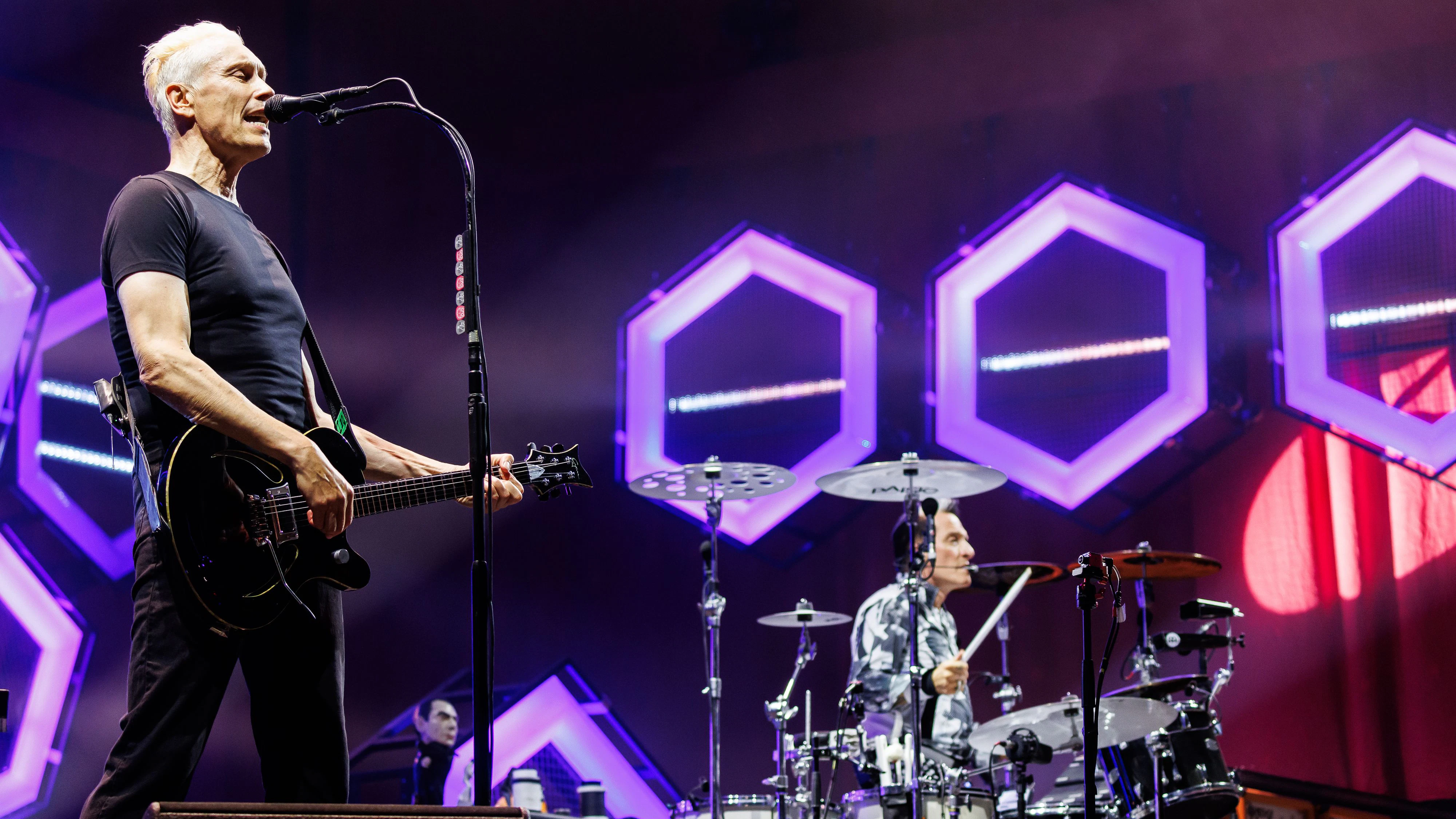 *** HANDOUT *** ABD0164_20230817 - ST. PÖLTEN - ÖSTERREICH: Sänger Farin Urlaub und Schlagzeuger Bela B der Band "Die Ärzte" während eines Konzertes auf der "Space Stage" im Rahmen des "Frequency 2023" am Donnerstag, 17. August 2023 in St. Pölten. Das Festival findet vom 17. bis 19. August 2023 statt +++EDITORIAL USE ONLY - NO SALES+++ WIR WEISEN AUSDRÜCKLICH DARAUF HIN, DASS EINE VERWENDUNG DES BILDES AUS MEDIEN- UND/ODER URHEBERRECHTLICHEN GRÜNDEN AUSSCHLIESSLICH IM ZUSAMMENHANG MIT DEM ANGEFÜHRTEN ZWECK UND REDAKTIONELL ERFOLGEN DARF++. - FOTO: APA/FLORIAN WIESER - +++EDITORIAL USE ONLY - NO SALES+++ WIR WEISEN AUSDRÜCKLICH DARAUF HIN, DASS EINE VERWENDUNG DES BILDES AUS MEDIEN- UND/ODER URHEBERRECHTLICHEN GRÜNDEN AUSSCHLIESSLICH IM ZUSAMMENHANG MIT DEM ANGEFÜHRTEN ZWECK UND REDAKTIONELL ERFOLGEN DARF++