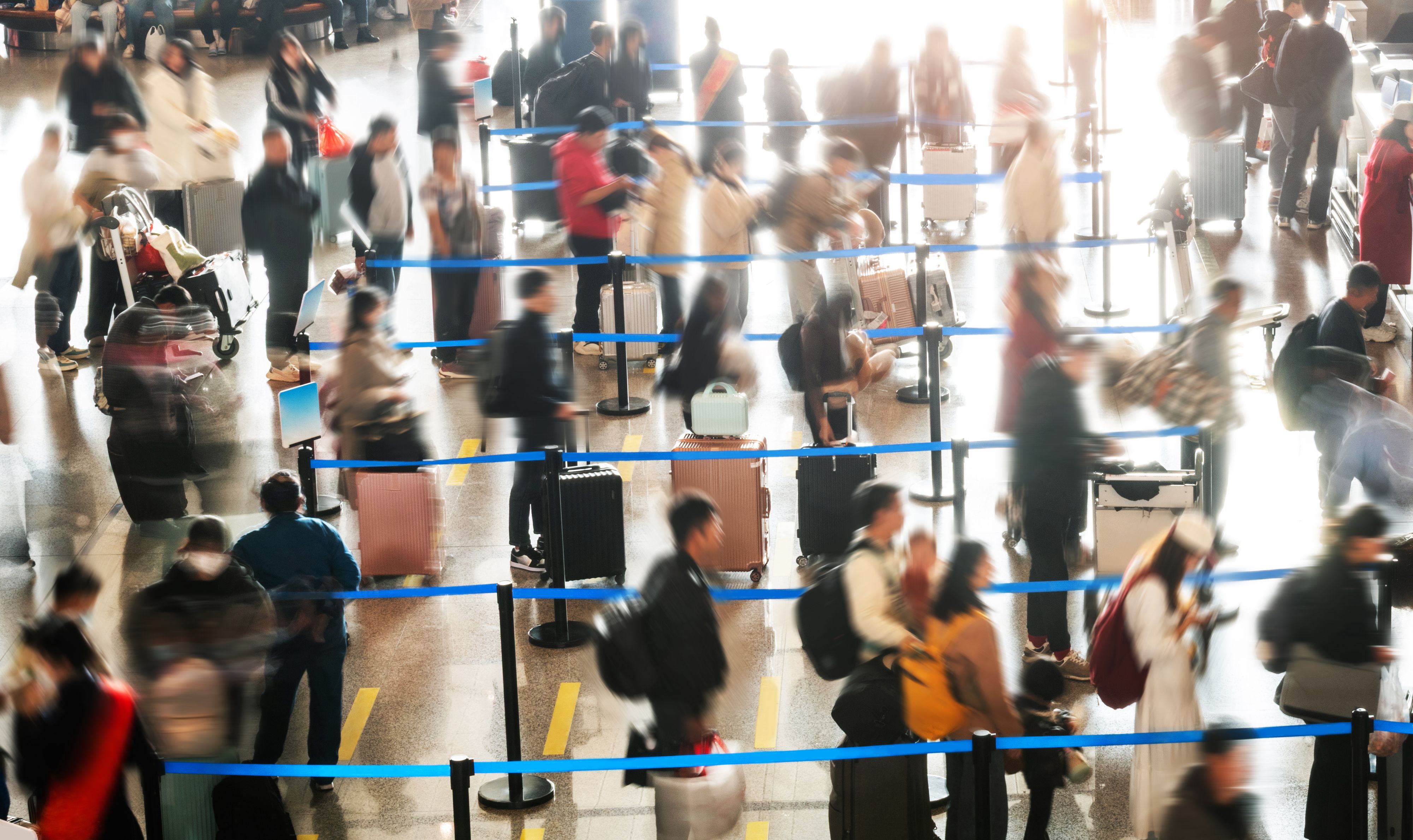 Zahlreiche Passagiere mussten stundenlang am Flughafen warten.