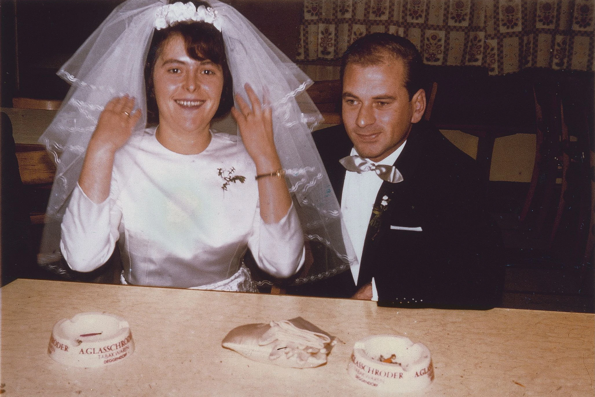 Die Hochzeit von Karin Thalers Mutter Hedi mit Hannes, den die Tochter später nur "meinen Erzeuger" nennen sollte