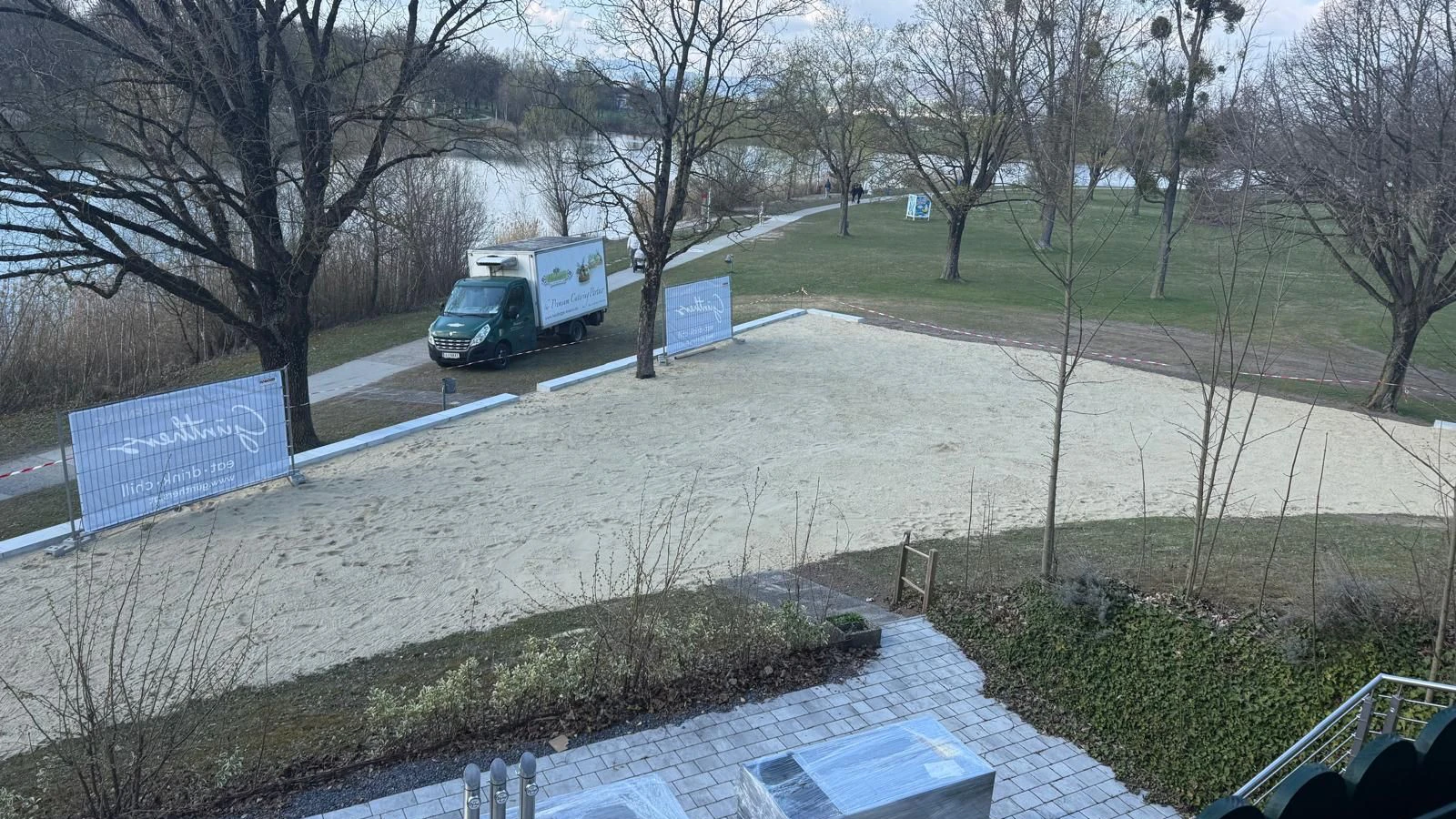 Highlight wird der rund 400 Quadratmeter große Sandstrand.