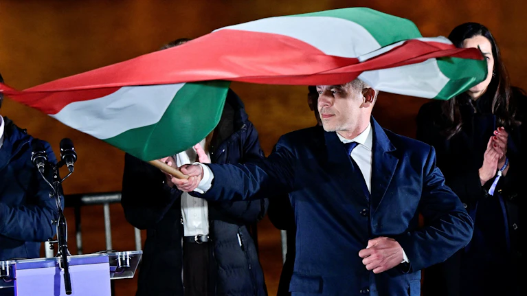 Europa zeigt sich nach der Orbán-Abwahl glückstrunken. Aber wird der Nachfolger die Erwartungen erfüllen? Péter Magyar arbeitete im Büro von Orbán, seine Ex-Frau war Justizministerin, er ist in der Migration härter als sein Vorgänger. Und Ukraine-skeptisch.