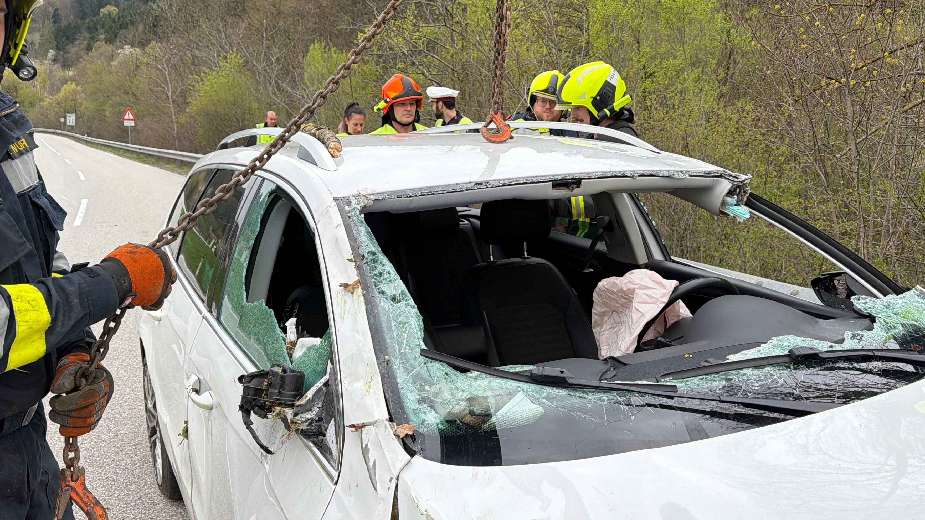 Zwischen Wang und Perwarth kam ein Auto von der Straße ab.