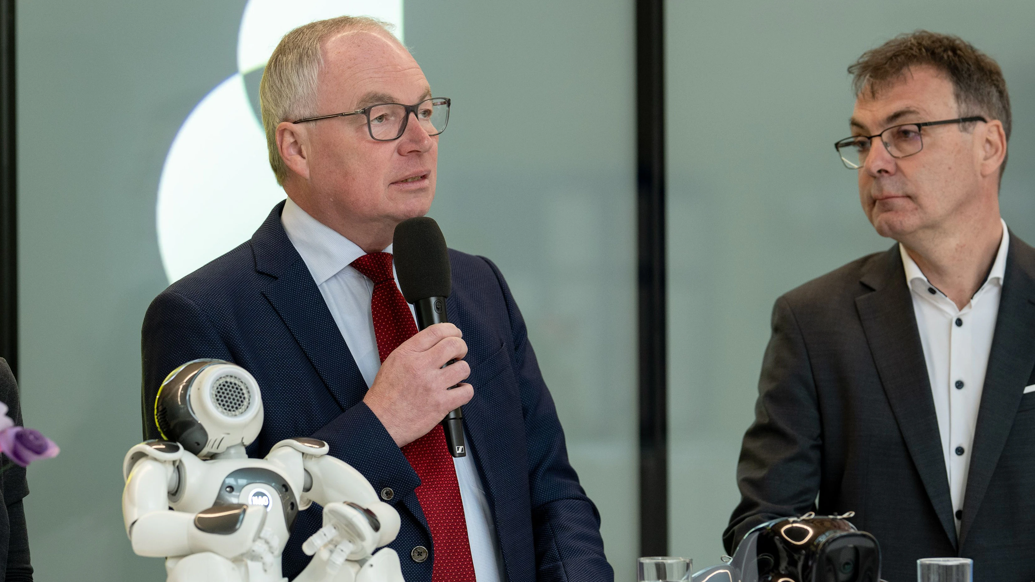 Heute.at - KI-Labor in St. Pölten eröffnet: Hilfe statt Hürde