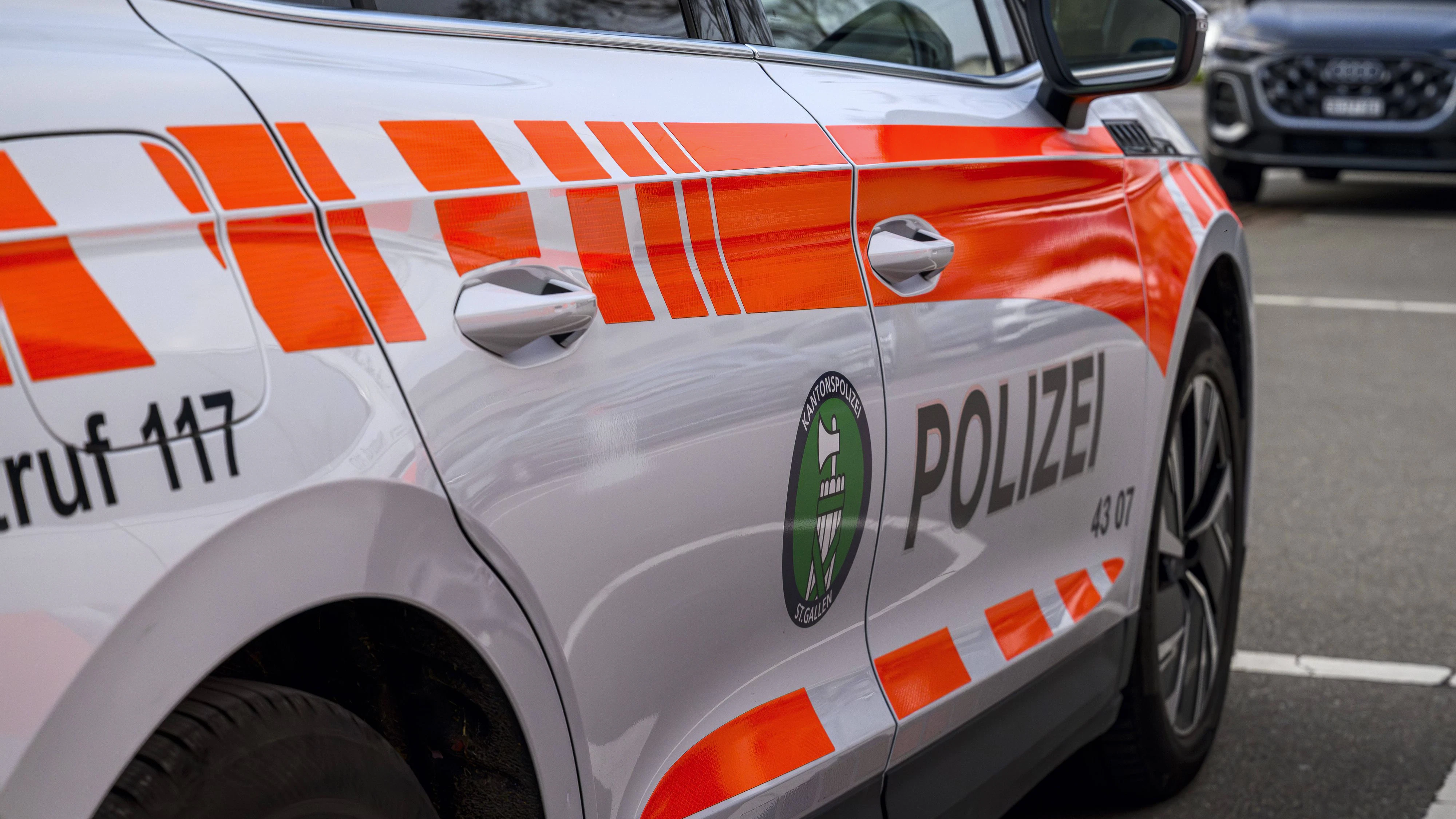 Die Kantonspolizei St. Gallen fahndet nach dem Österreicher. (Symbolbild)