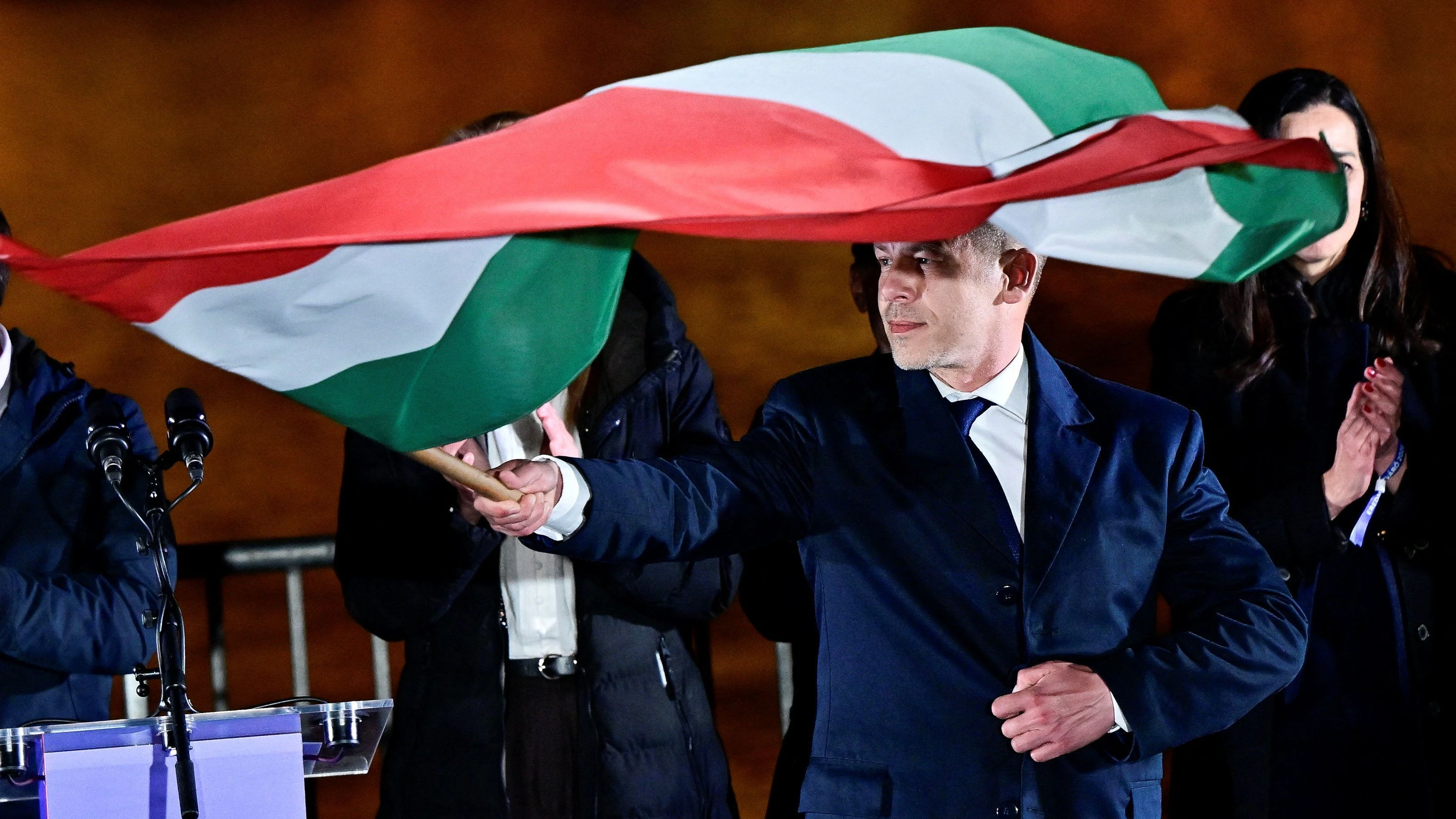 Heute.at - Ungarns neuer Jesus: Ist EU-Jubel über Magyar verfrüht?