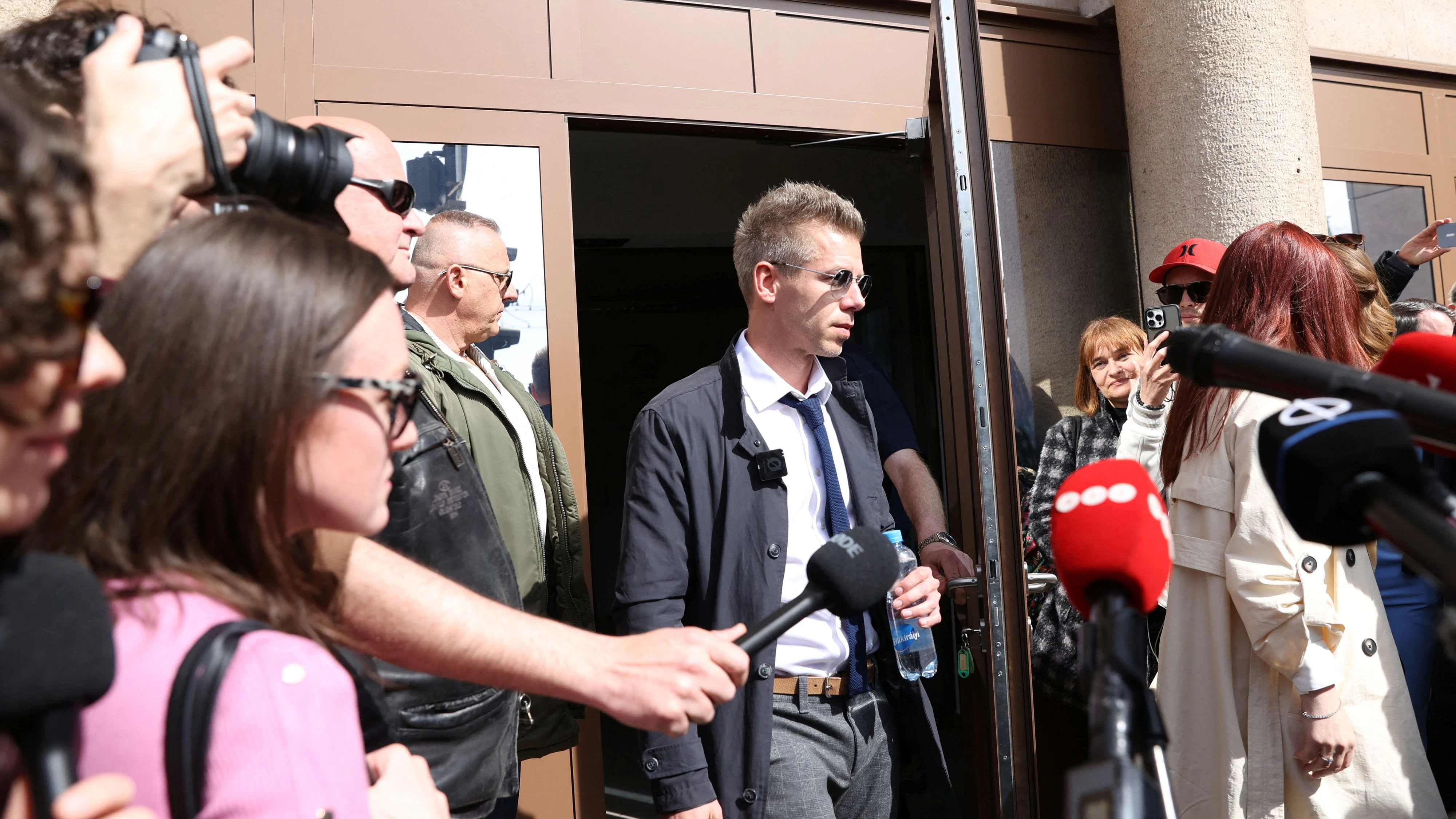 Schritt nach vorn: auch ein Sex-Video konnte den künftigen Ministerpräsidenten im Wahlkampffinale nicht aus der Bahn werfen