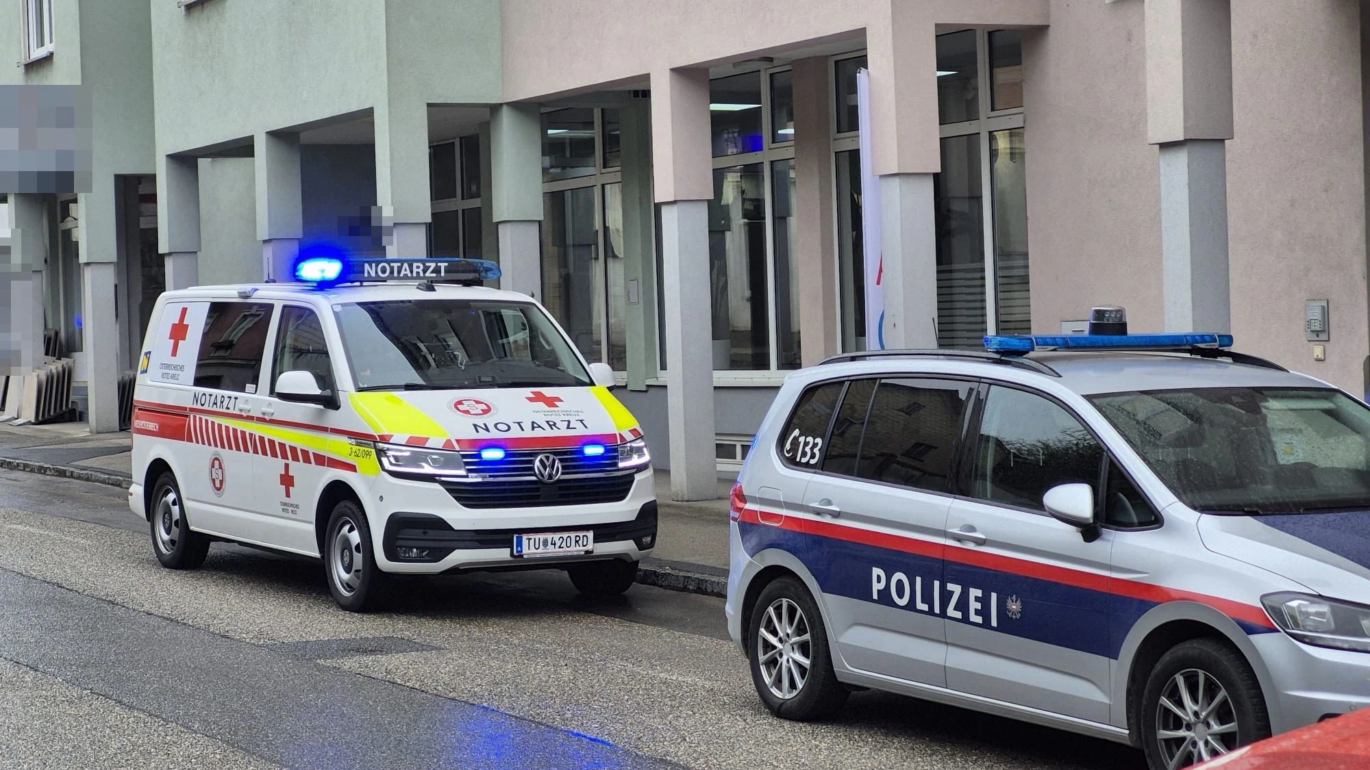Medizinischer Notfall: Rettung per Drehleiter﻿