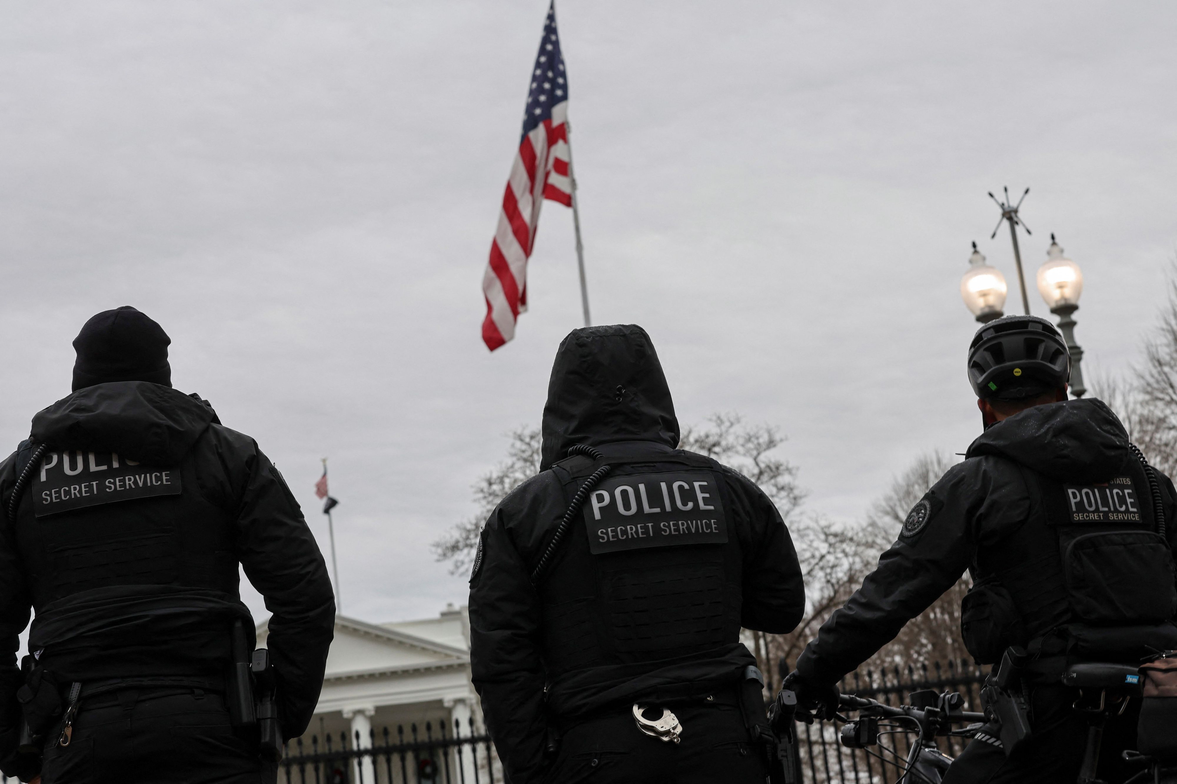 Heute.at - Bidens Bodyguard schießt sich selbst ins Bein