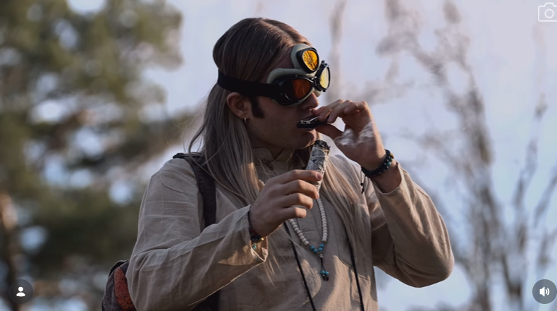 Heute.at - Alles anders! Ski Aggu lebt jetzt in Dreierbeziehung