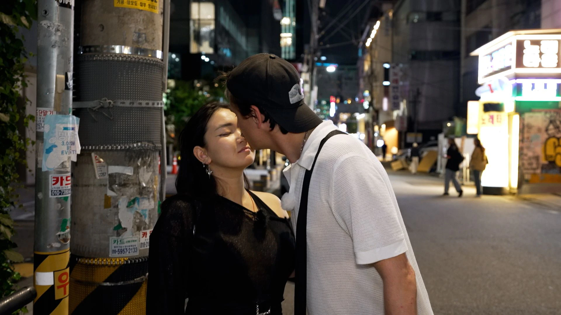 Heute.at - Man leckt niemanden im Gesicht. Man leckt woanders