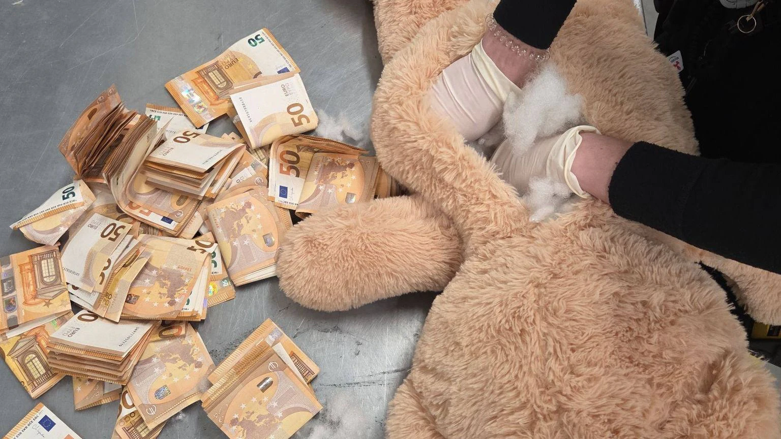 Teddybär mit 50.000 Euro