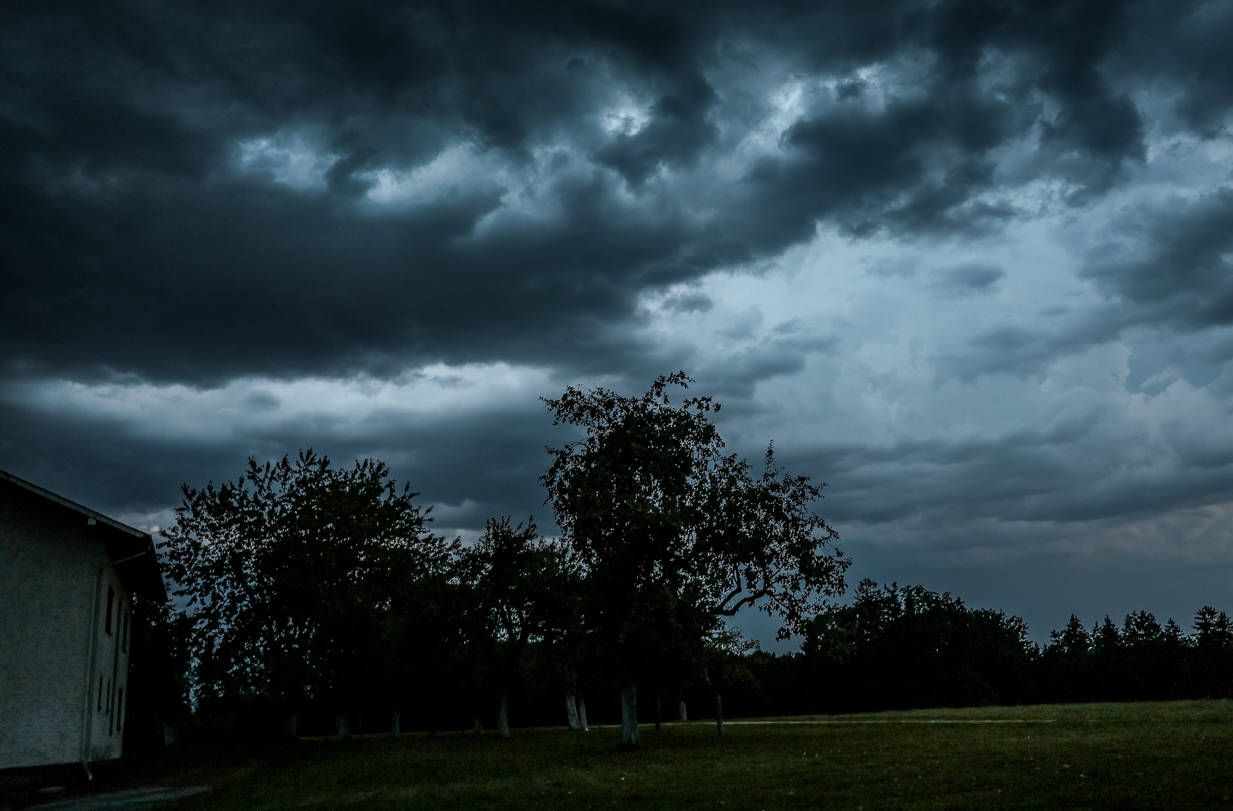 Heute.at - Gewittrige Schauer nehmen jetzt Kurs auf Österreich