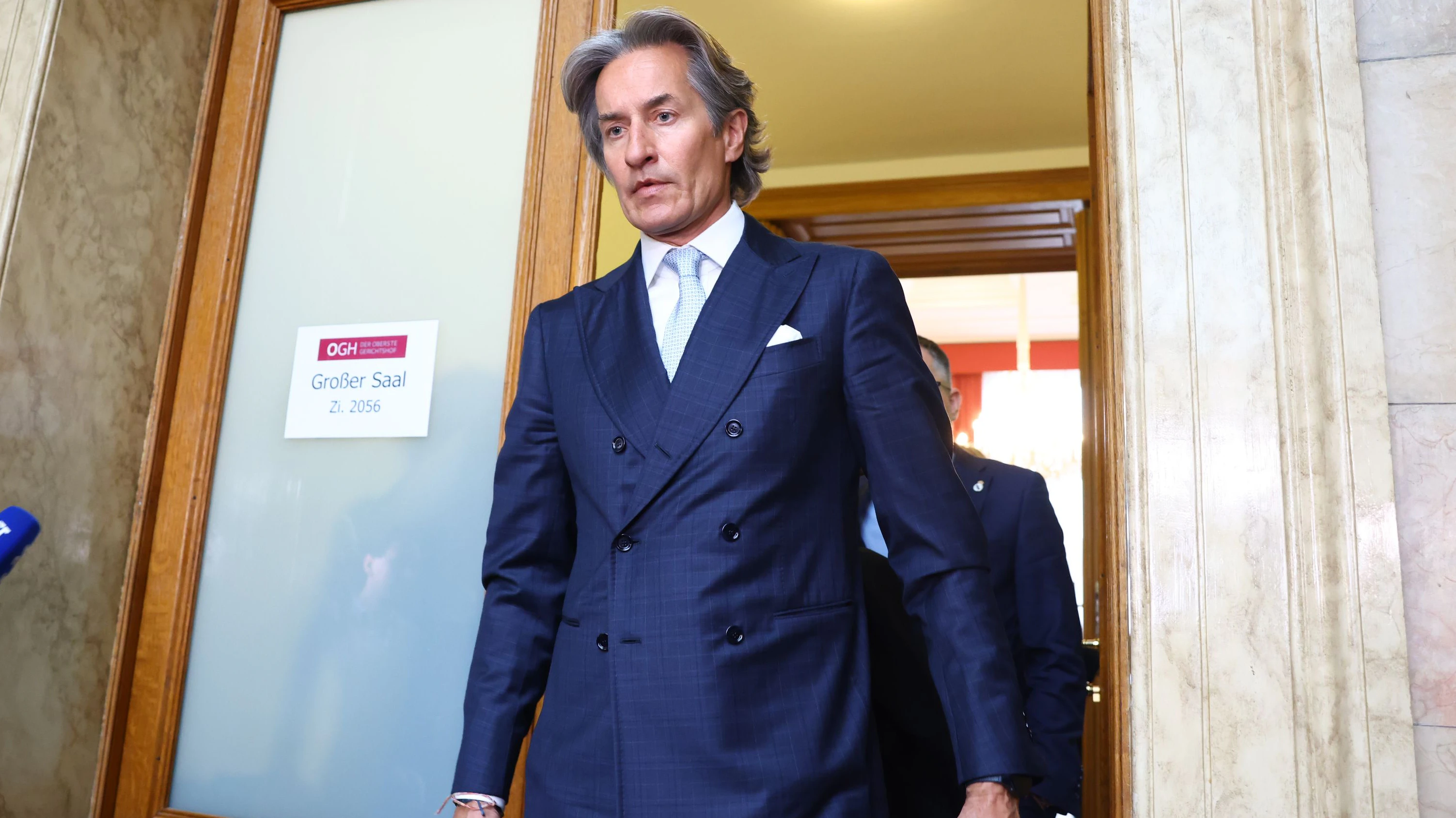 Heute.at - 35 Mio. € Schulden! Showdown um Konkurs von Ex-Minister