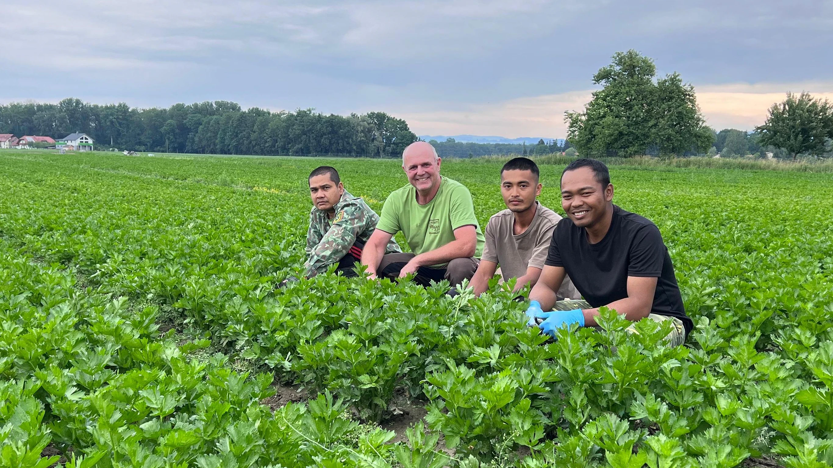 Viele seiner helfenden Hände sind mittlerweile schon Stammarbeiter.
