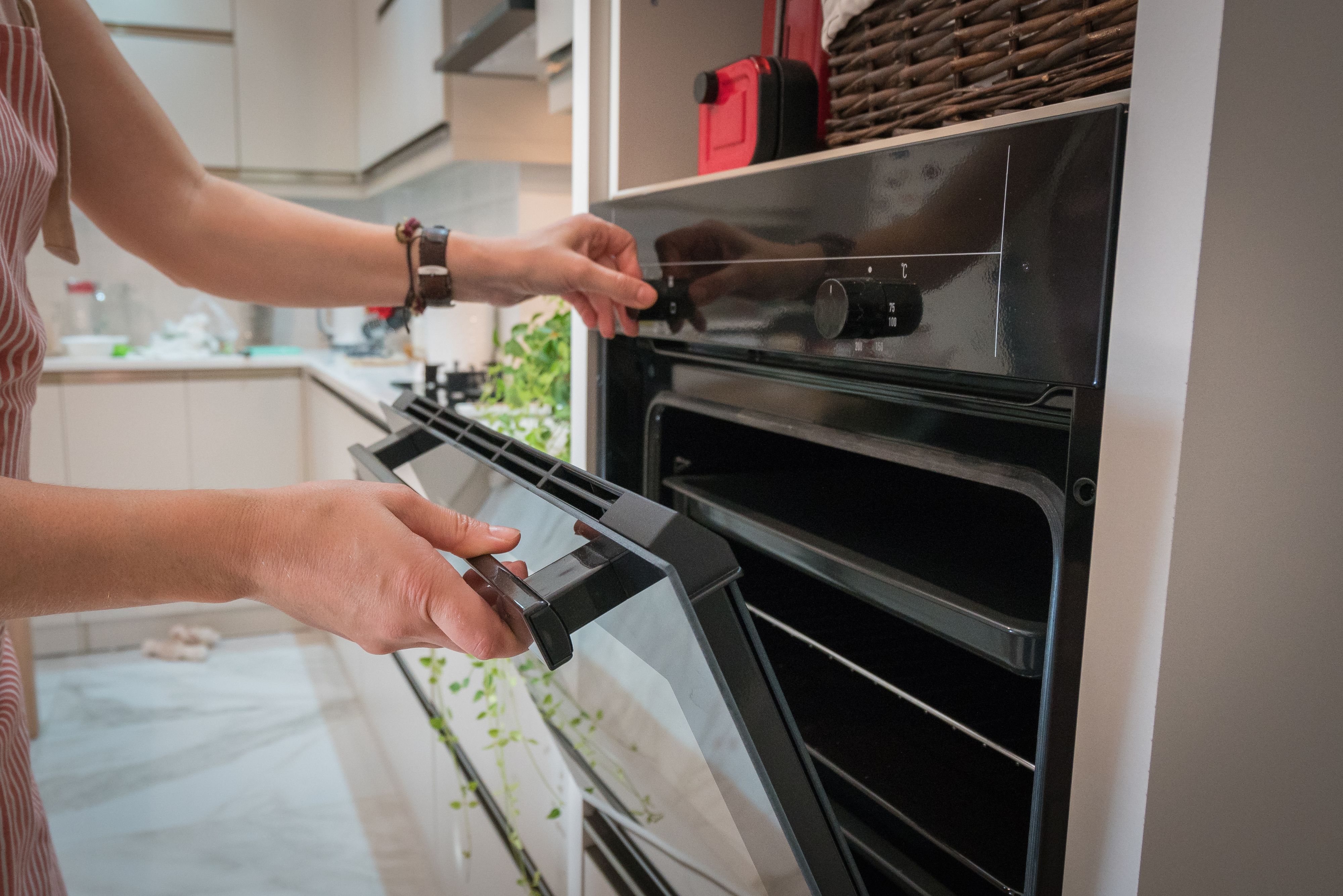 Es steht in fast jedem Rezept – und doch oft ist es schlicht überflüssig: das Vorheizen.