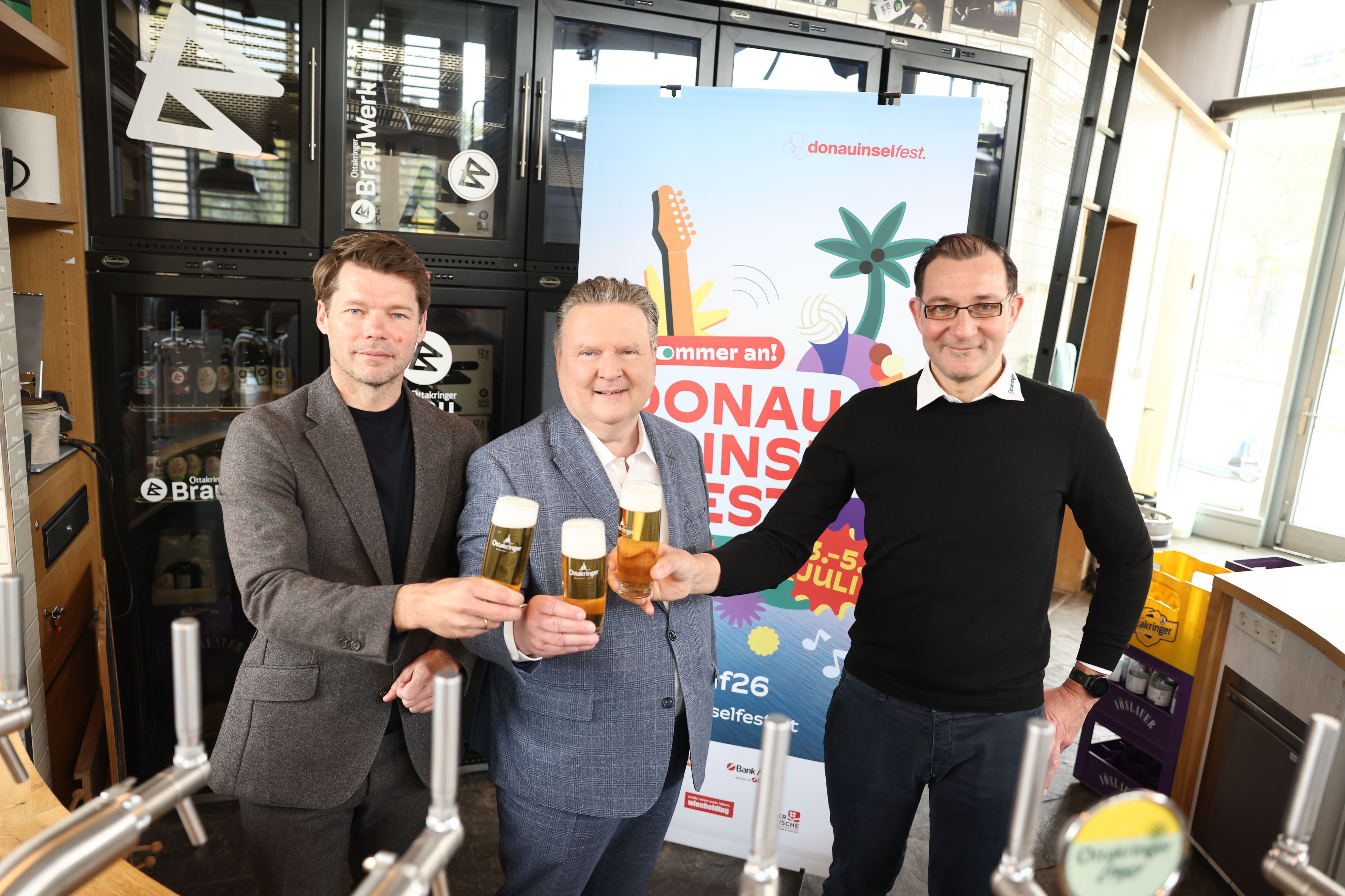 Florian Hochebner, Geschäftsführer der Ottakringer Brauerei, Bürgermeister Michael Ludwig und Tobias Frank, Geschäftsführer der Ottakringer Brauerei und Braumeister (v.l.).