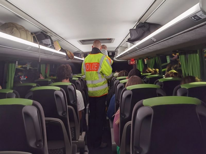 Heute.at - 17.700 €, Handys – Deutsche Polizei stoppt Busreisenden