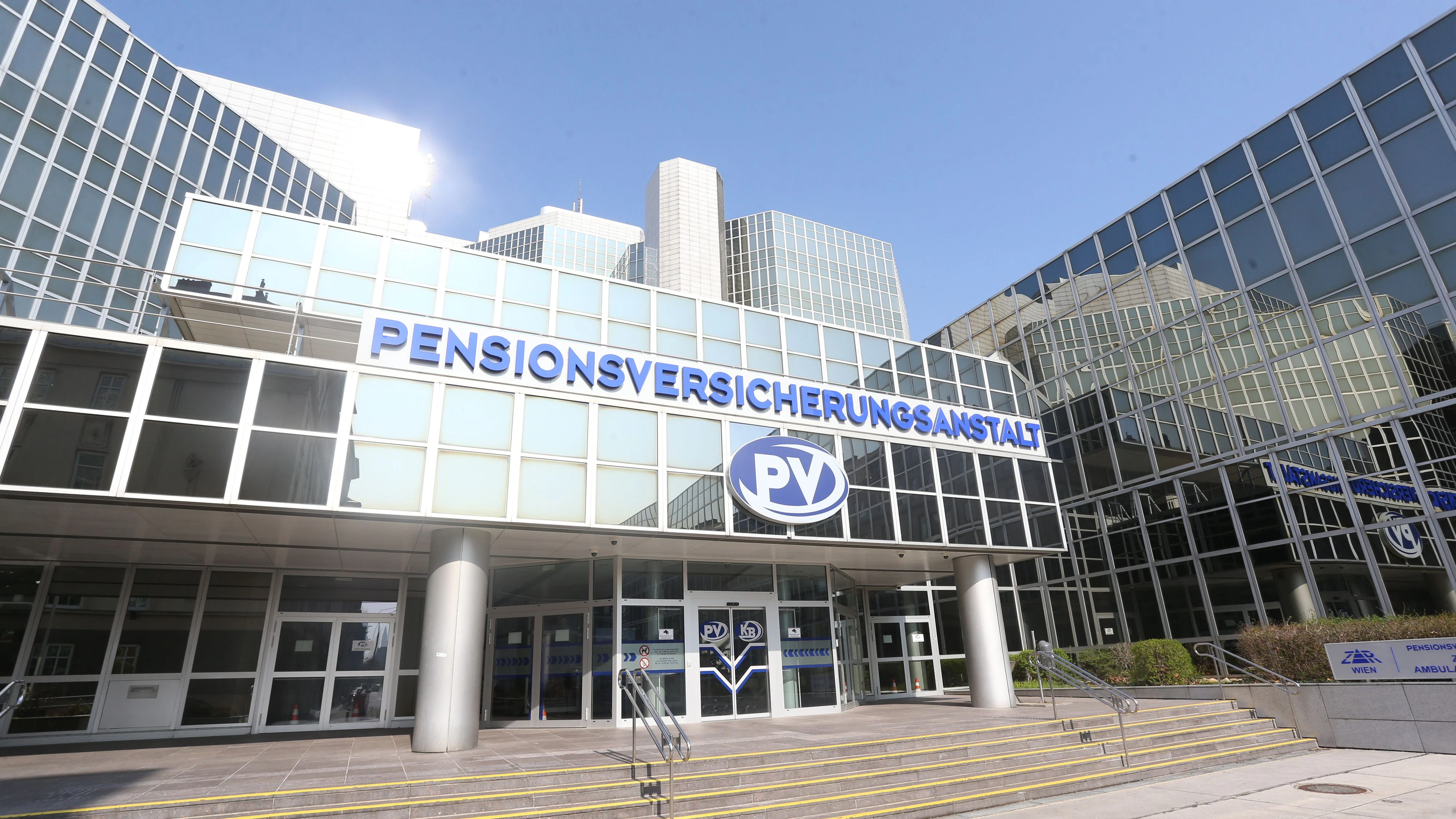 Heute.at - Keine Beine, dafür Krebs – PV halbiert Mann Pflegegeld