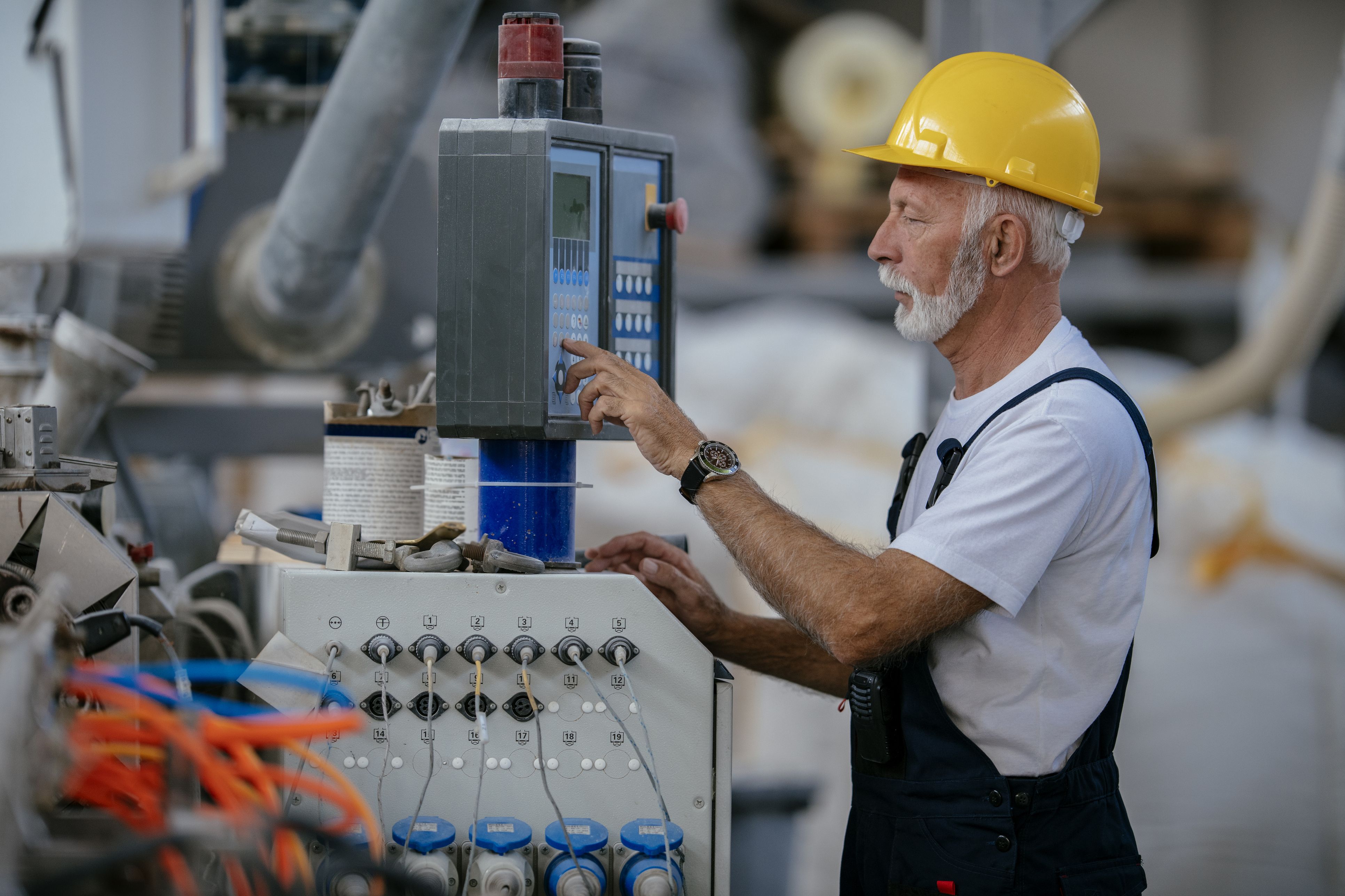 Pensionisten, die weiter arbeiten, winken ab 2027 bis zu 15.000 Euro Steuerfreibetrag auf den Zuverdienst.